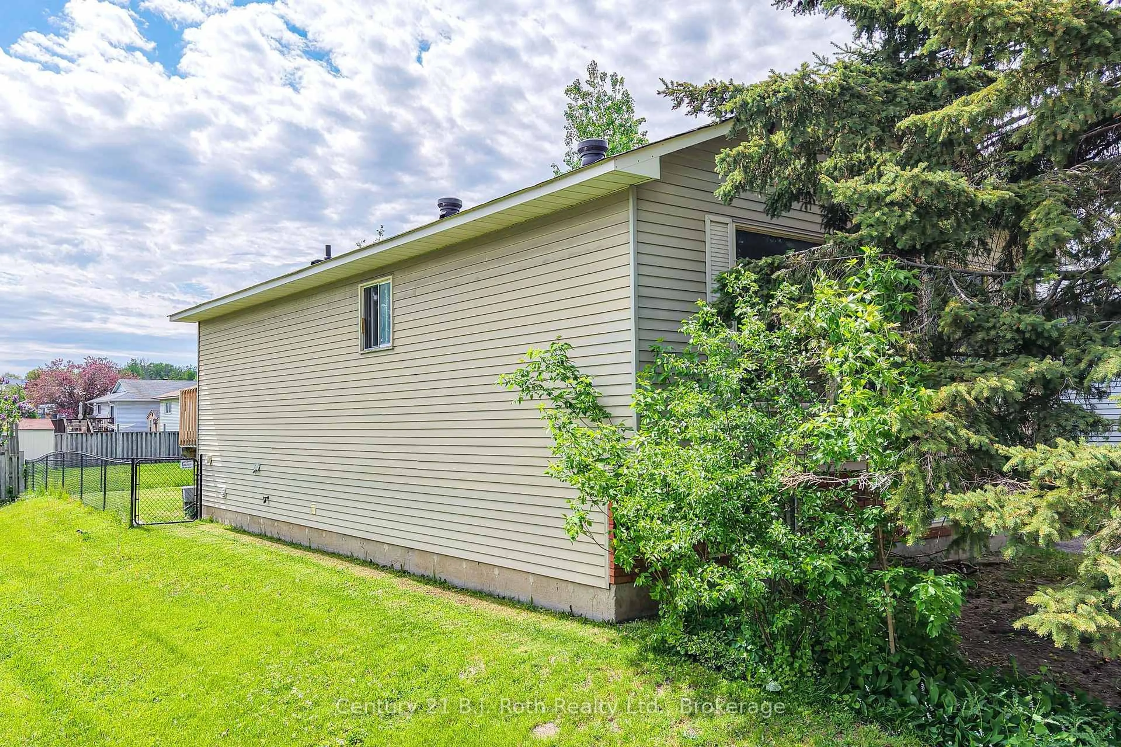Unknown for 211 Westmount Dr, Orillia Ontario L3V 6E5