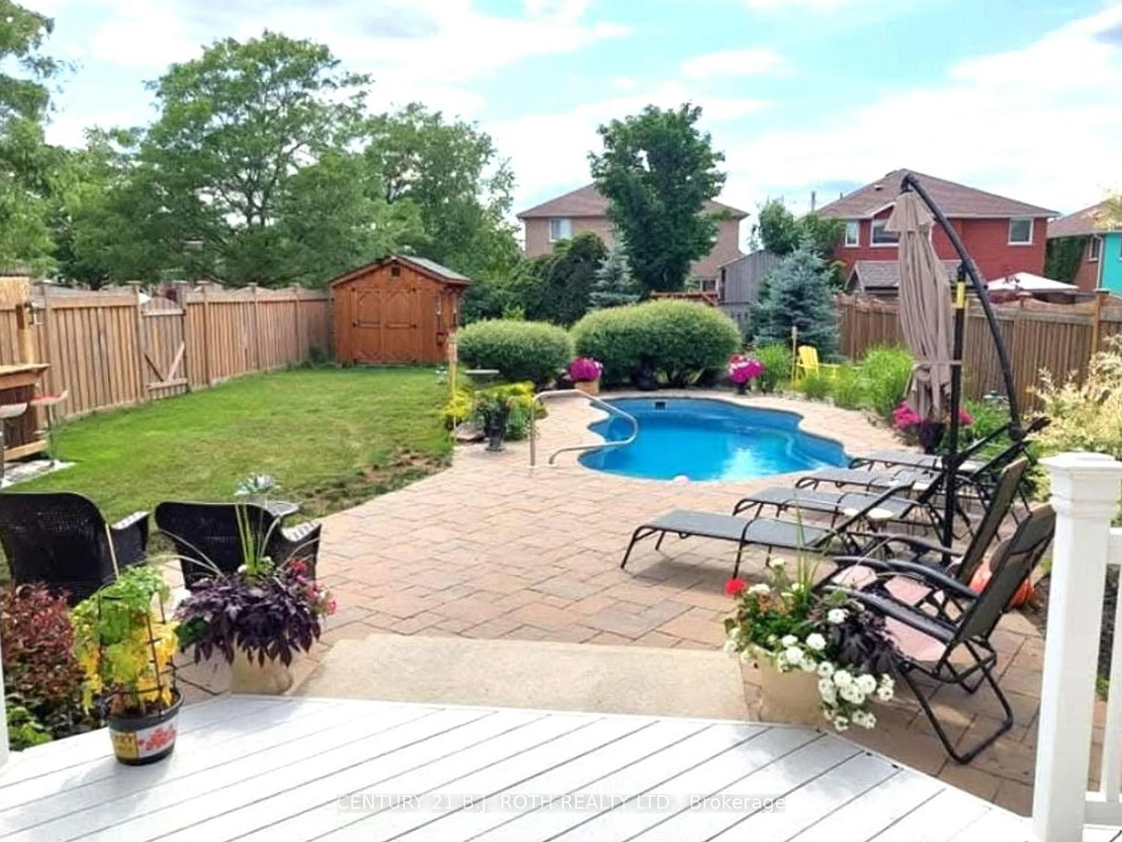Patio, water/lake/river/ocean view for 14 Round Leaf Crt, Barrie Ontario L4N 9N3