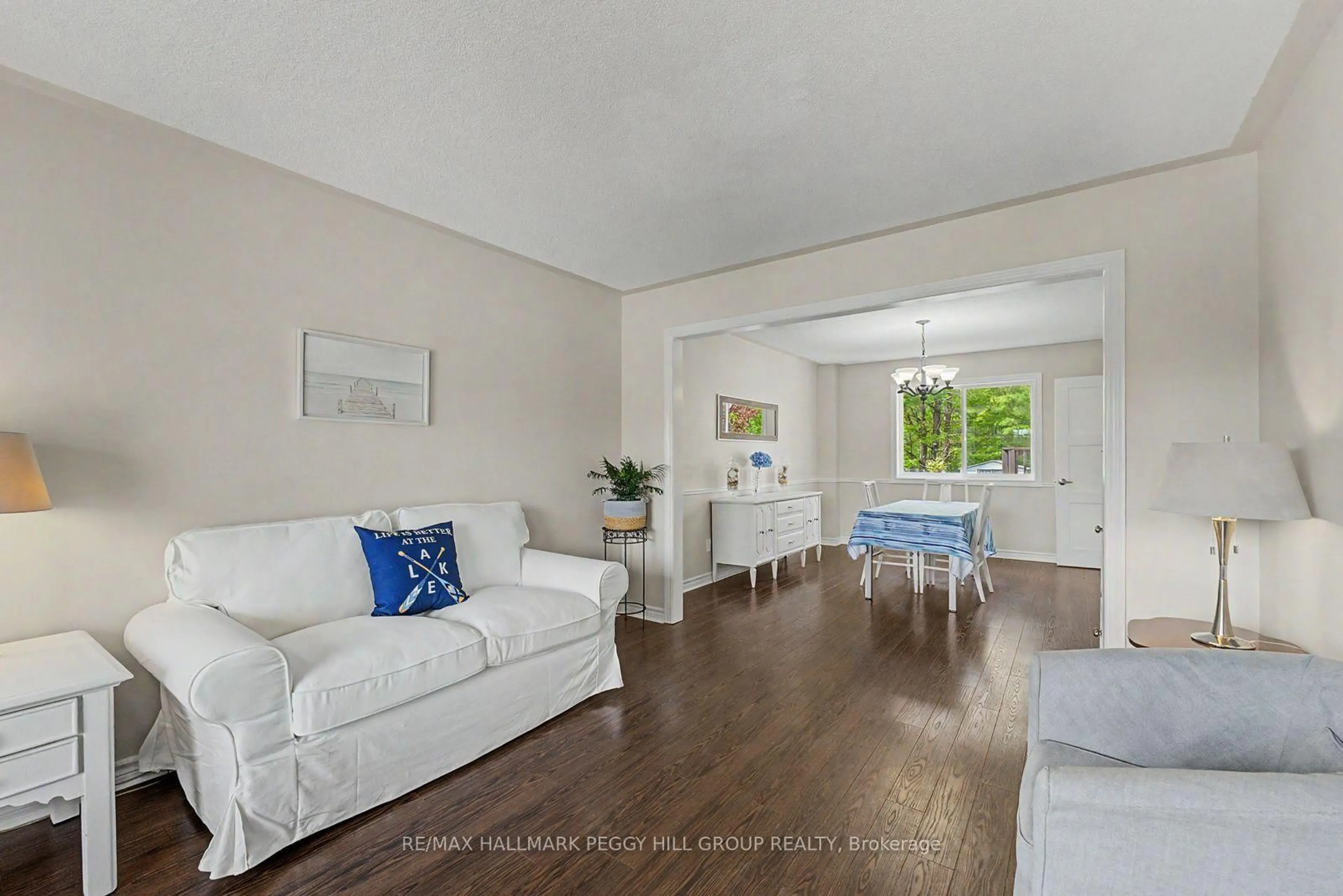 Living room with furniture, unknown for 26 Kenwell Cres, Barrie Ontario L4N 0A4