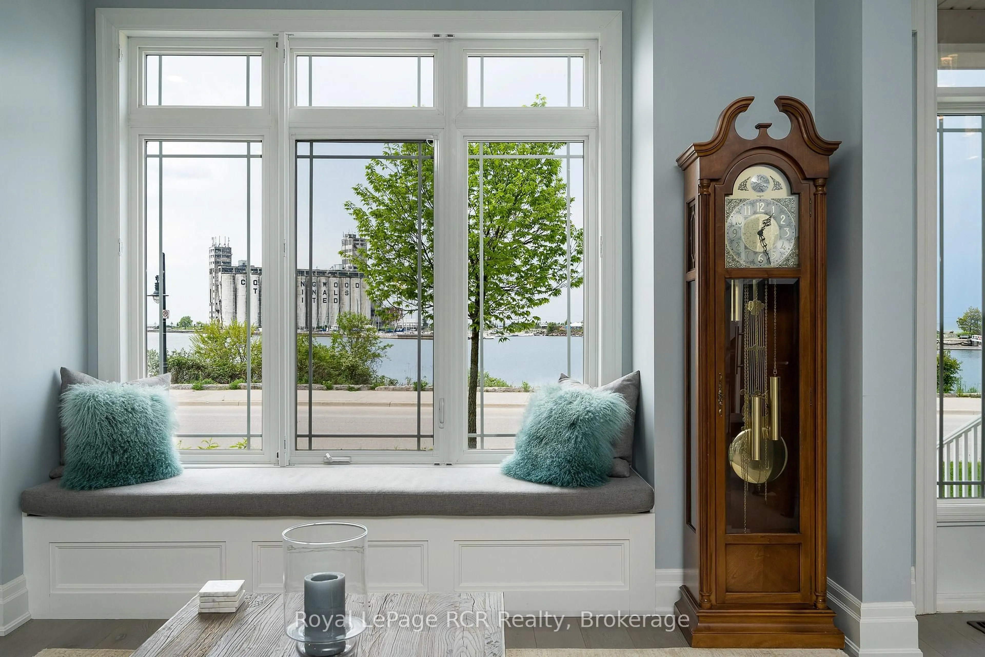 Indoor entryway for 16 Wheelhouse Cres, Collingwood Ontario L9Y 0J9
