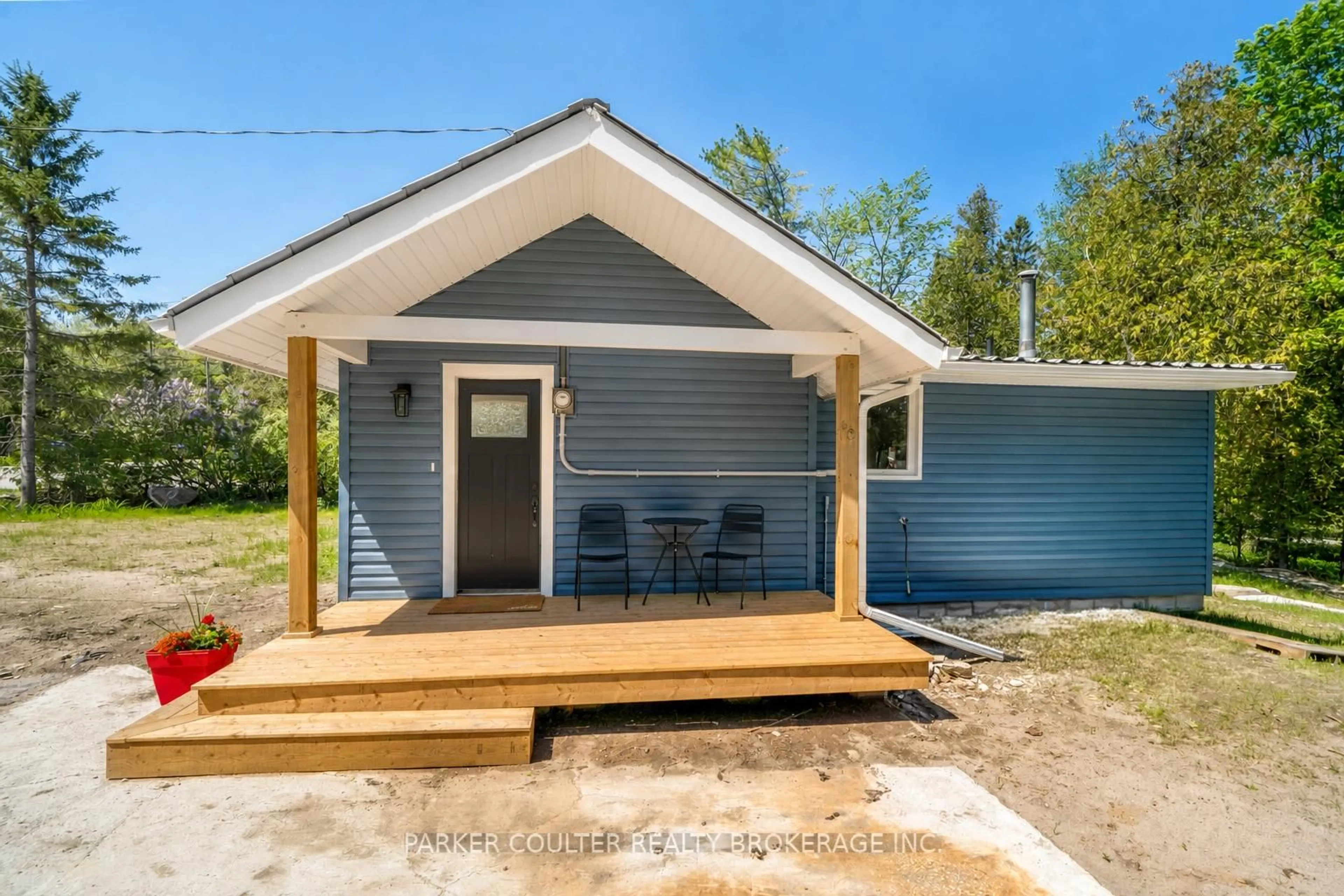 Home with vinyl exterior material, street for 14 Earldom Blvd, Tay Ontario L0K 1R0