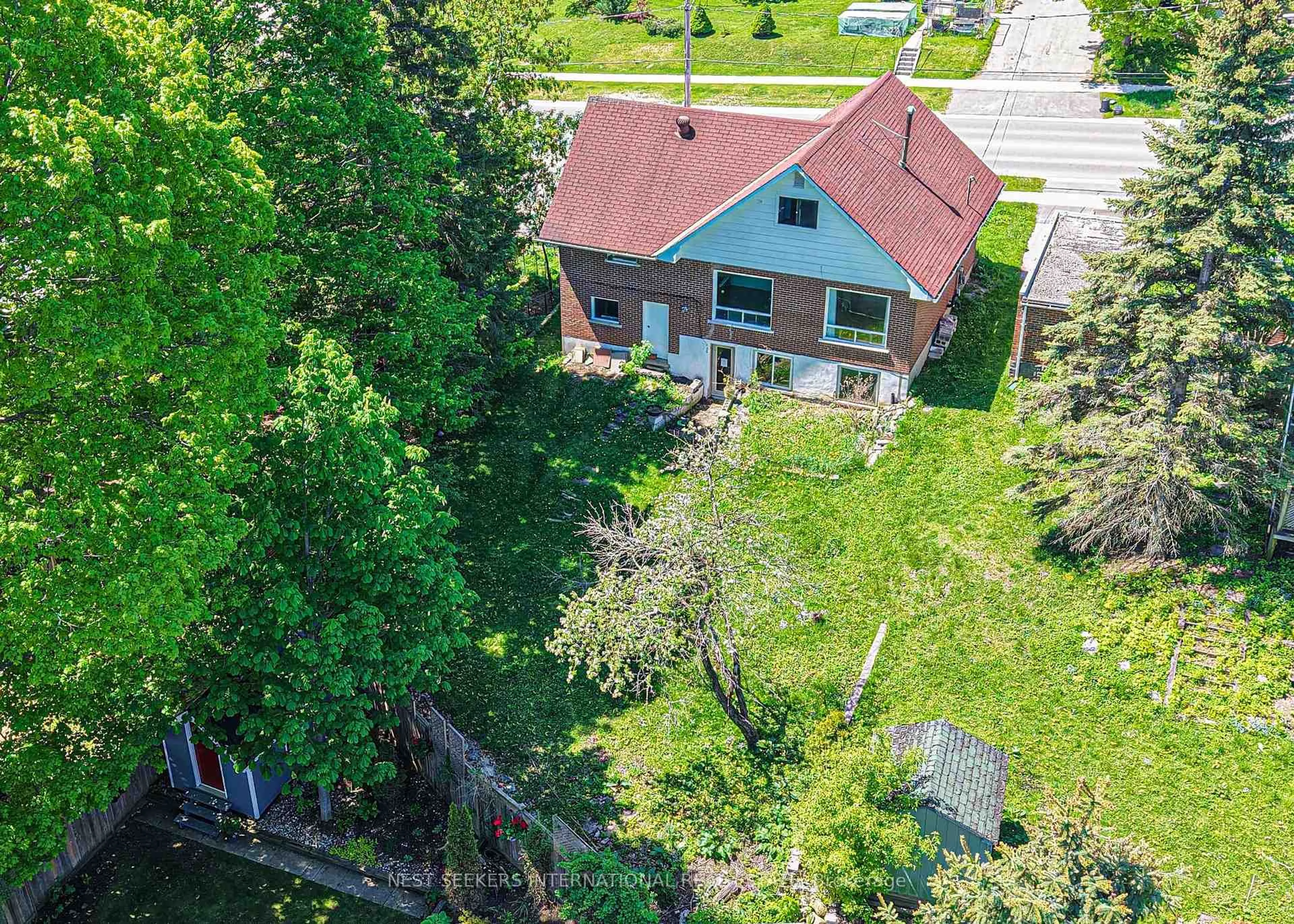 A pic from outside/outdoor area/front of a property/back of a property/a pic from drone, street for 166 Laclie St, Orillia Ontario L3V 4N4