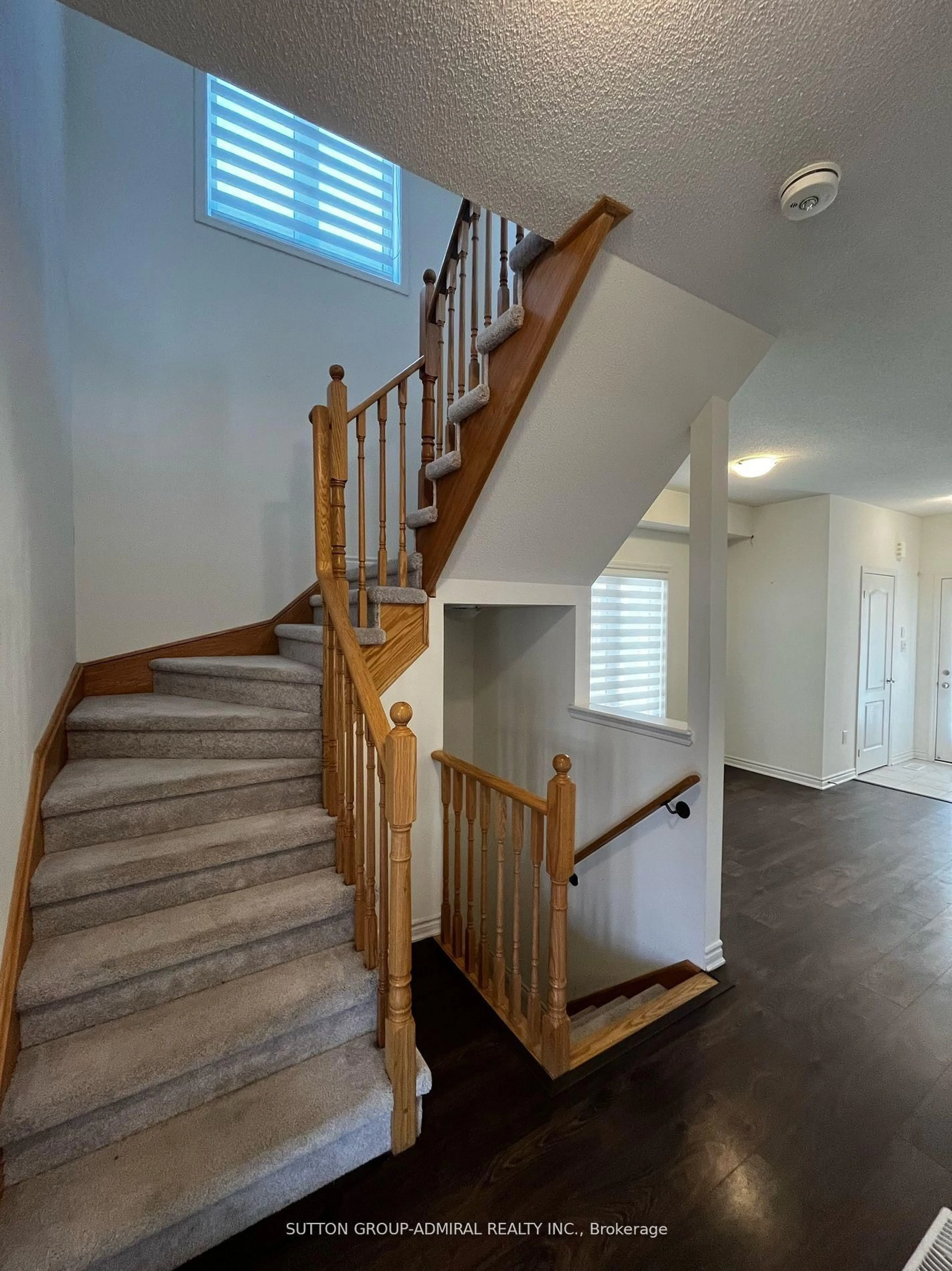 Stairs for 15 Hills Thistle Dr, Wasaga Beach Ontario L9Z 0J3