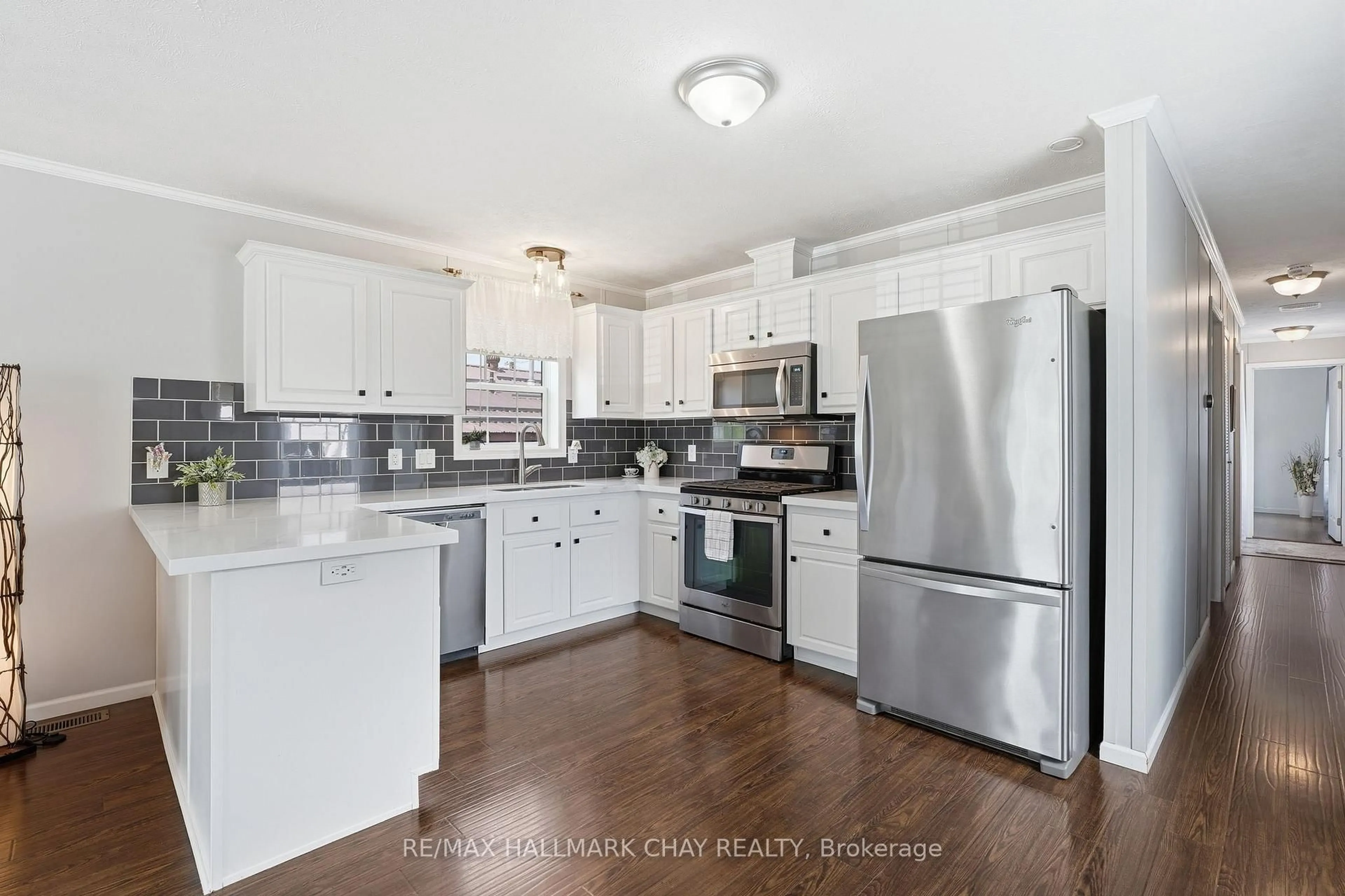 Open concept kitchen, unknown for 1298 Hilltop Rd, Severn Ontario L3V 0V1