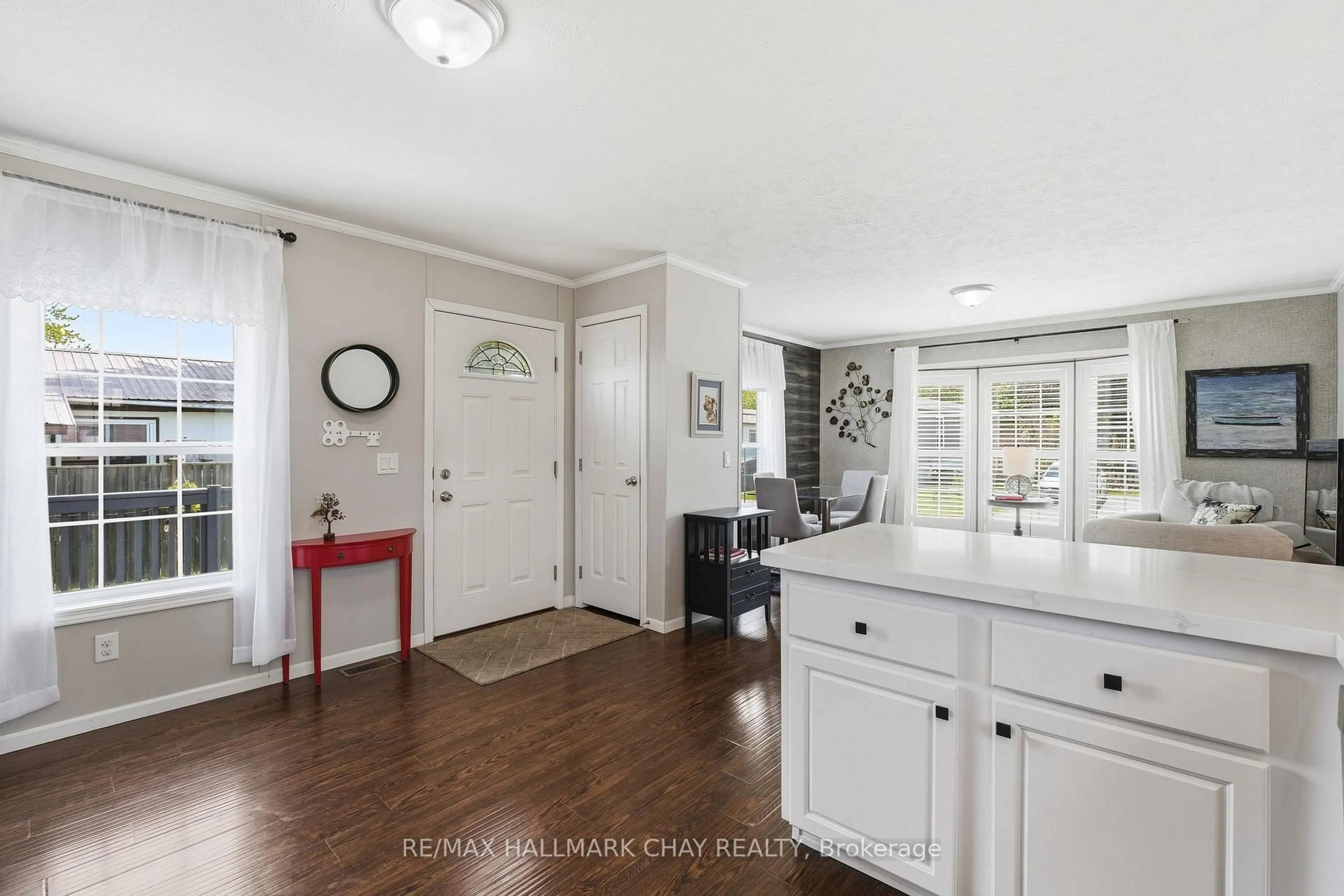 Open concept kitchen, ceramic/tile floor for 1298 Hilltop Rd, Severn Ontario L3V 0V1