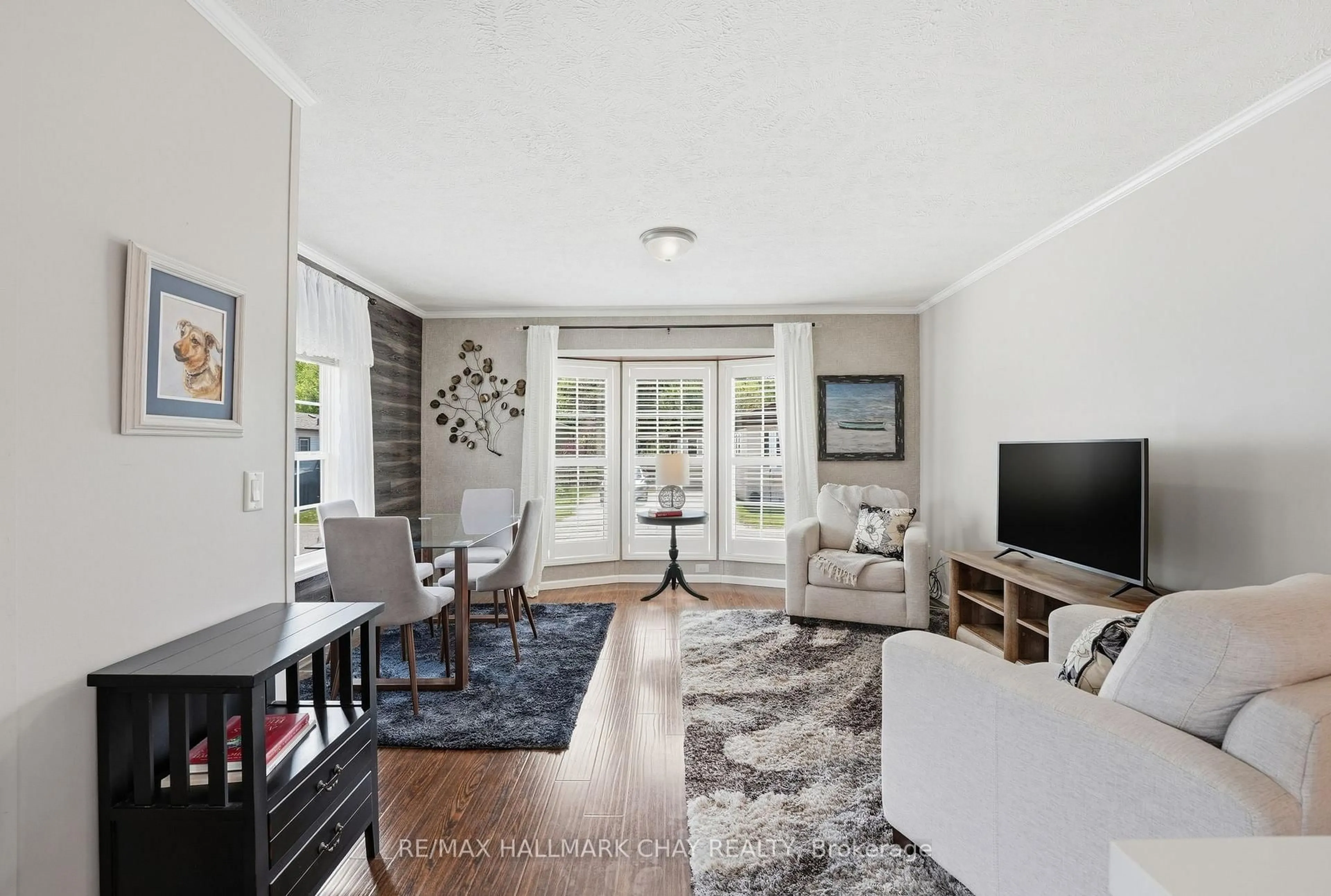 Living room with furniture, unknown for 1298 Hilltop Rd, Severn Ontario L3V 0V1