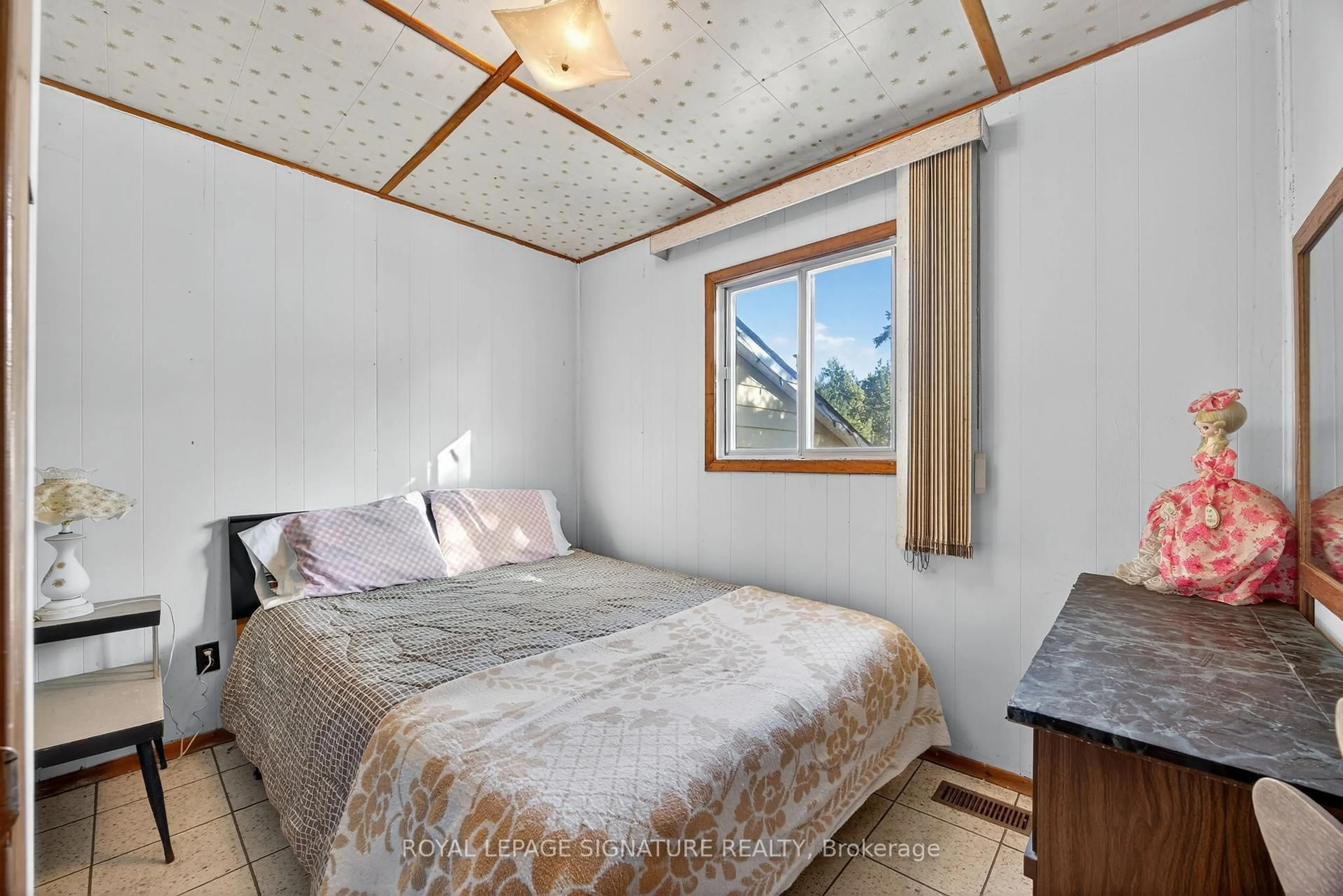 Bedroom with bed, unknown for 81-77 Bass Bay Dr, Tay Ontario L0K 2A0