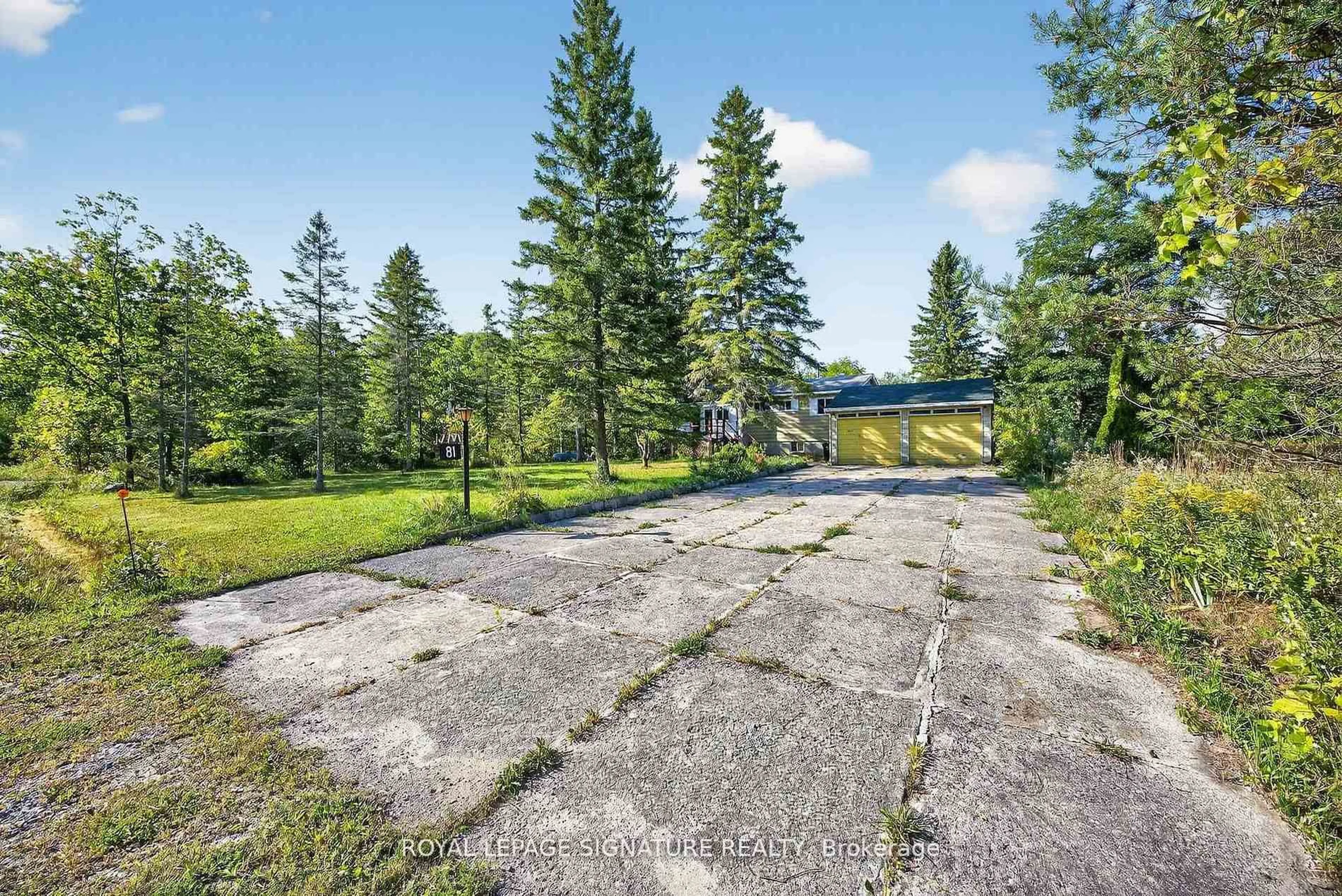 A pic from outside/outdoor area/front of a property/back of a property/a pic from drone, forest/trees view for 81-77 Bass Bay Dr, Tay Ontario L0K 2A0