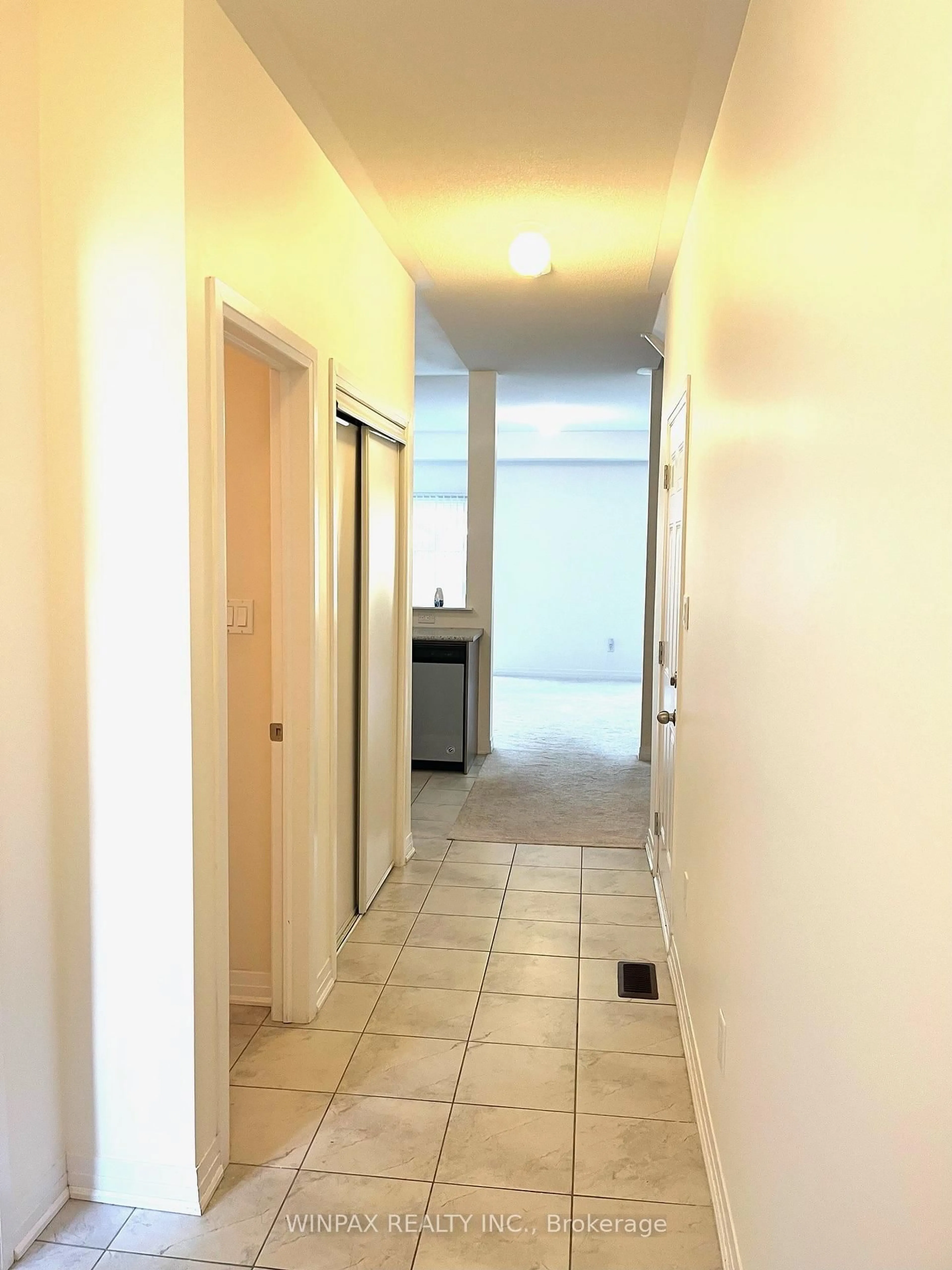 A pic of a room for 8 Bedford Estates Cres, Barrie Ontario L4N 9K6