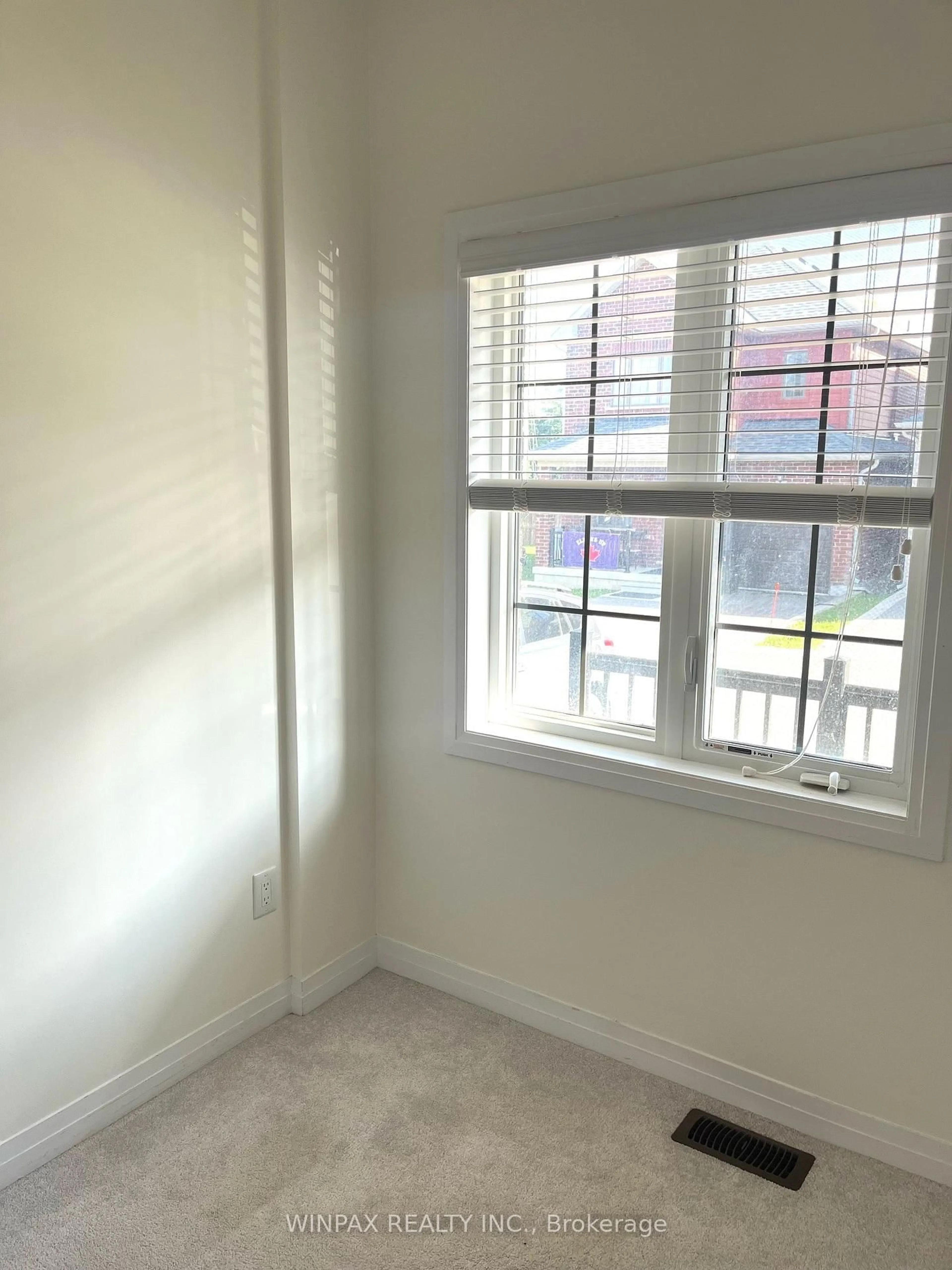 A pic of a room for 8 Bedford Estates Cres, Barrie Ontario L4N 9K6
