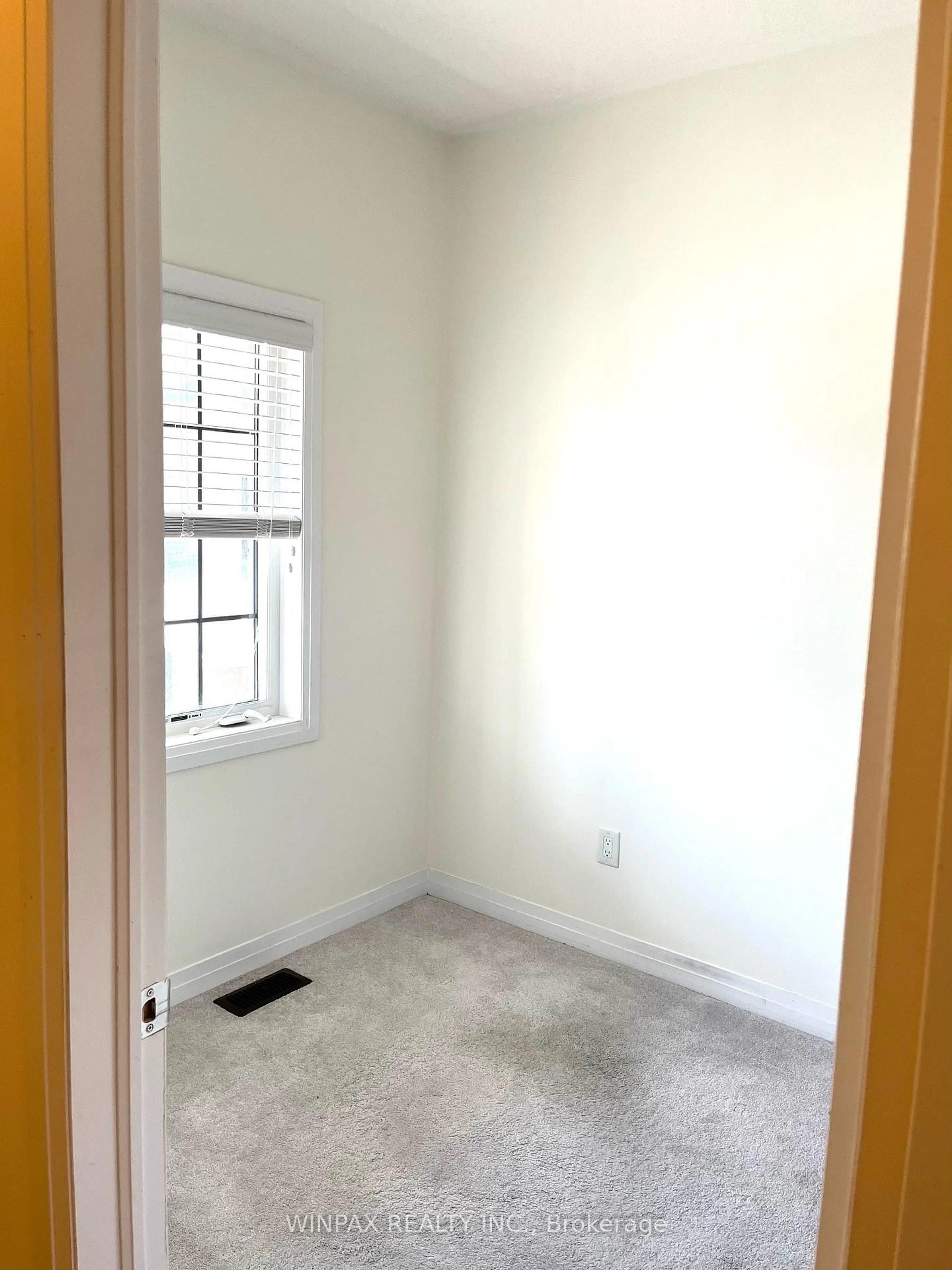 A pic of a room for 8 Bedford Estates Cres, Barrie Ontario L4N 9K6