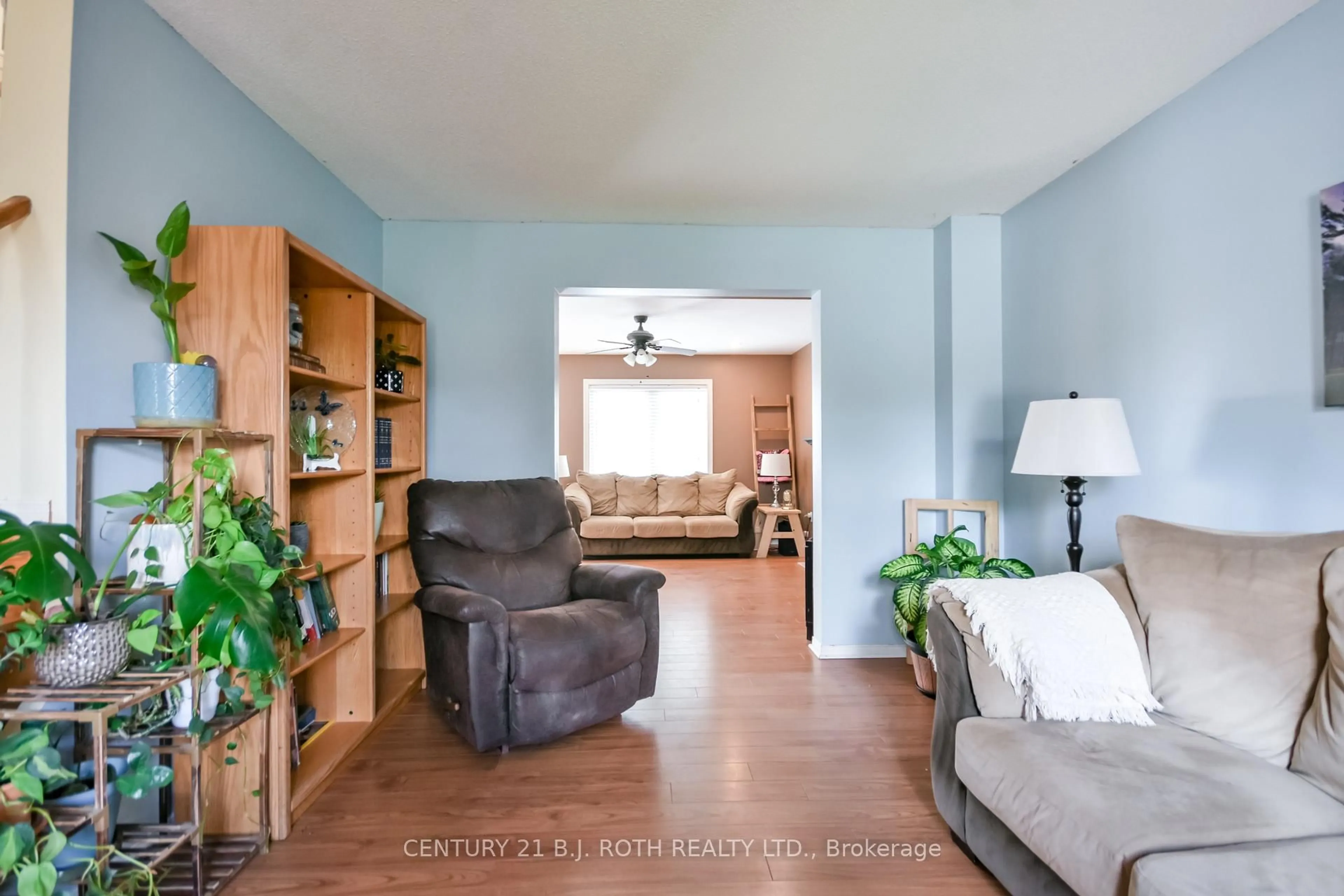 Living room with furniture, unknown for 42 Farmstead Cres, Barrie Ontario L4N 8S1