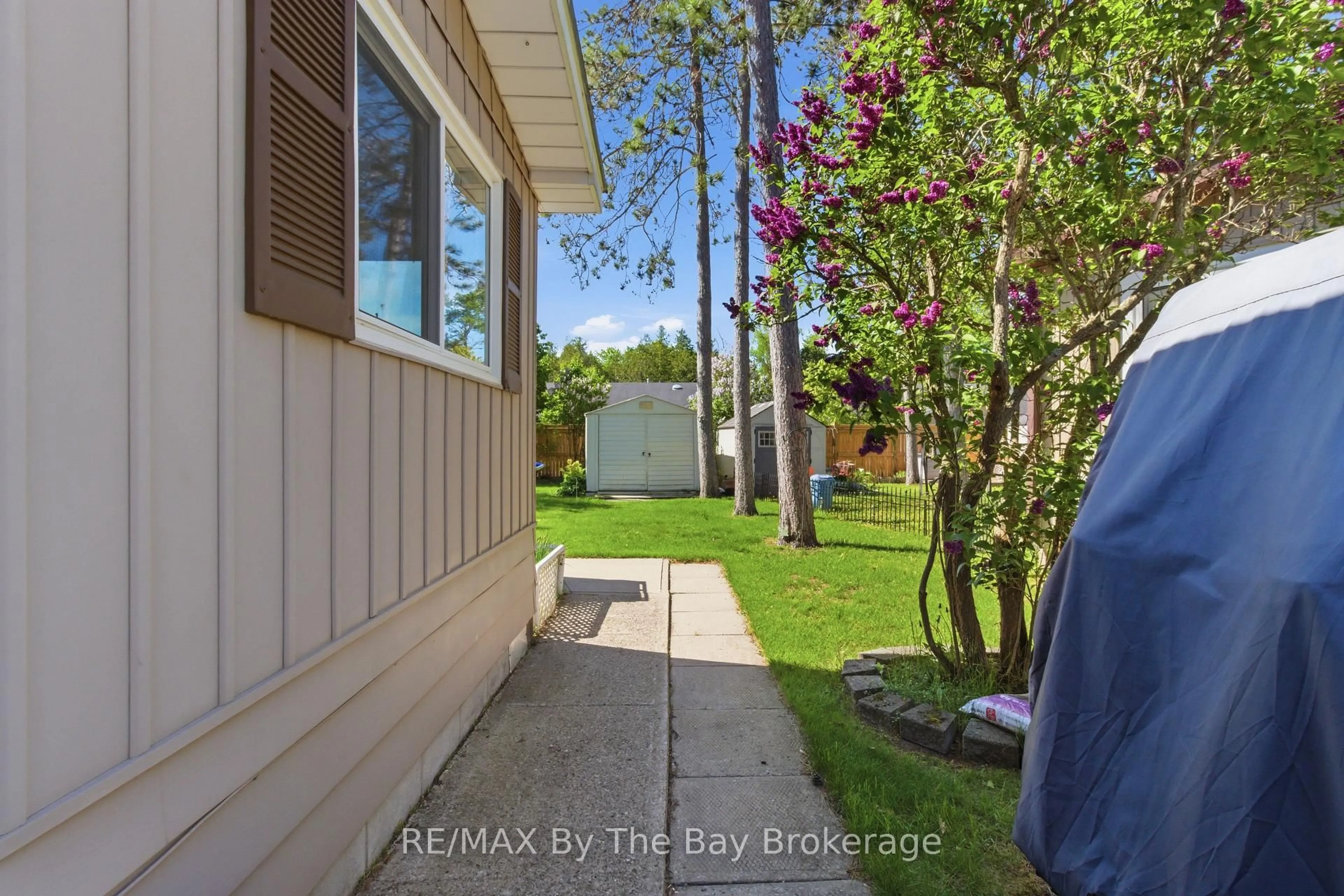 Unknown for 3 Golf Ave, Wasaga Beach Ontario L9Z 1K2