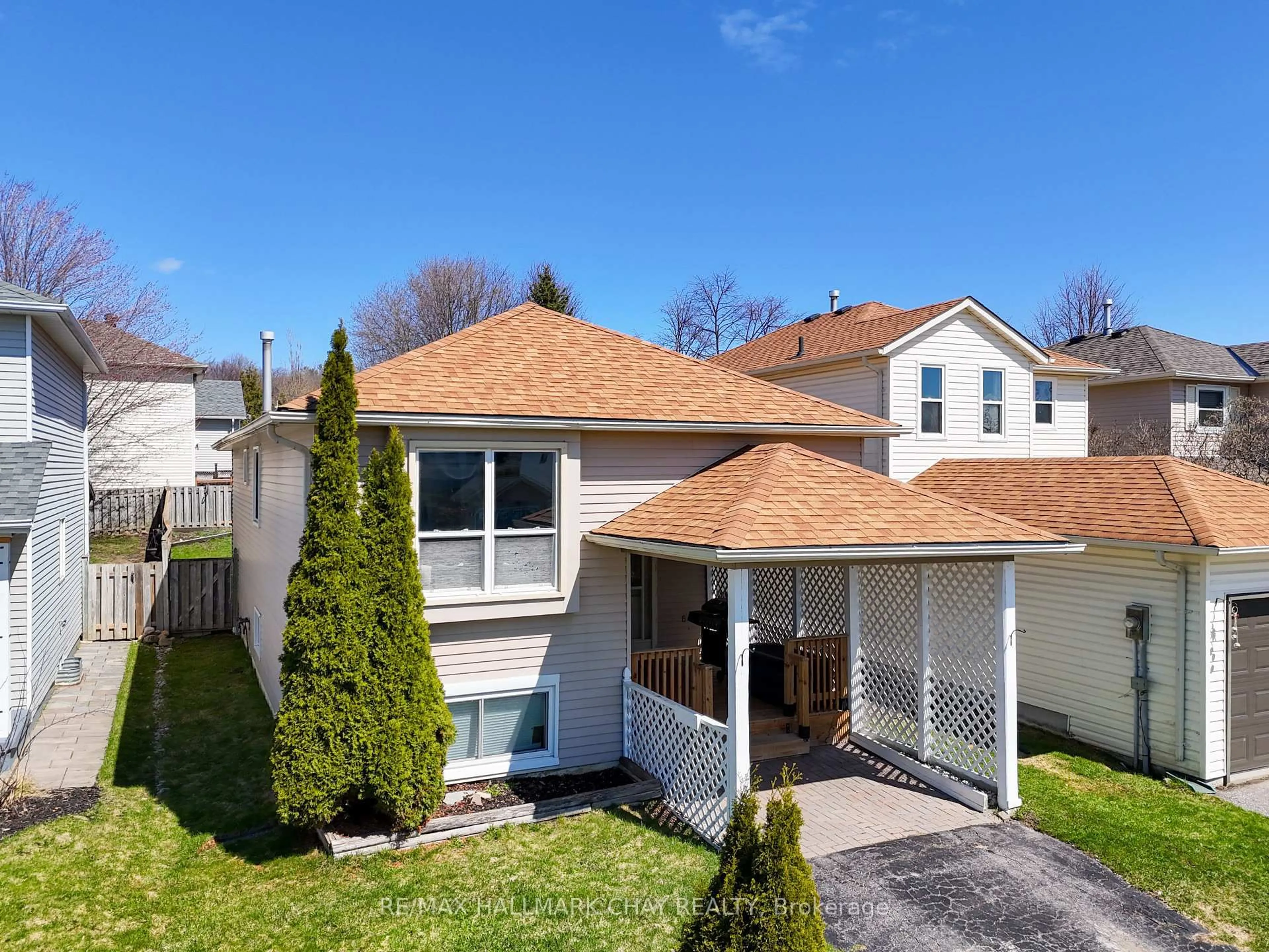 A pic from outside/outdoor area/front of a property/back of a property/a pic from drone, street for 6 D'ambrosio Dr, Barrie Ontario L4N 6V5