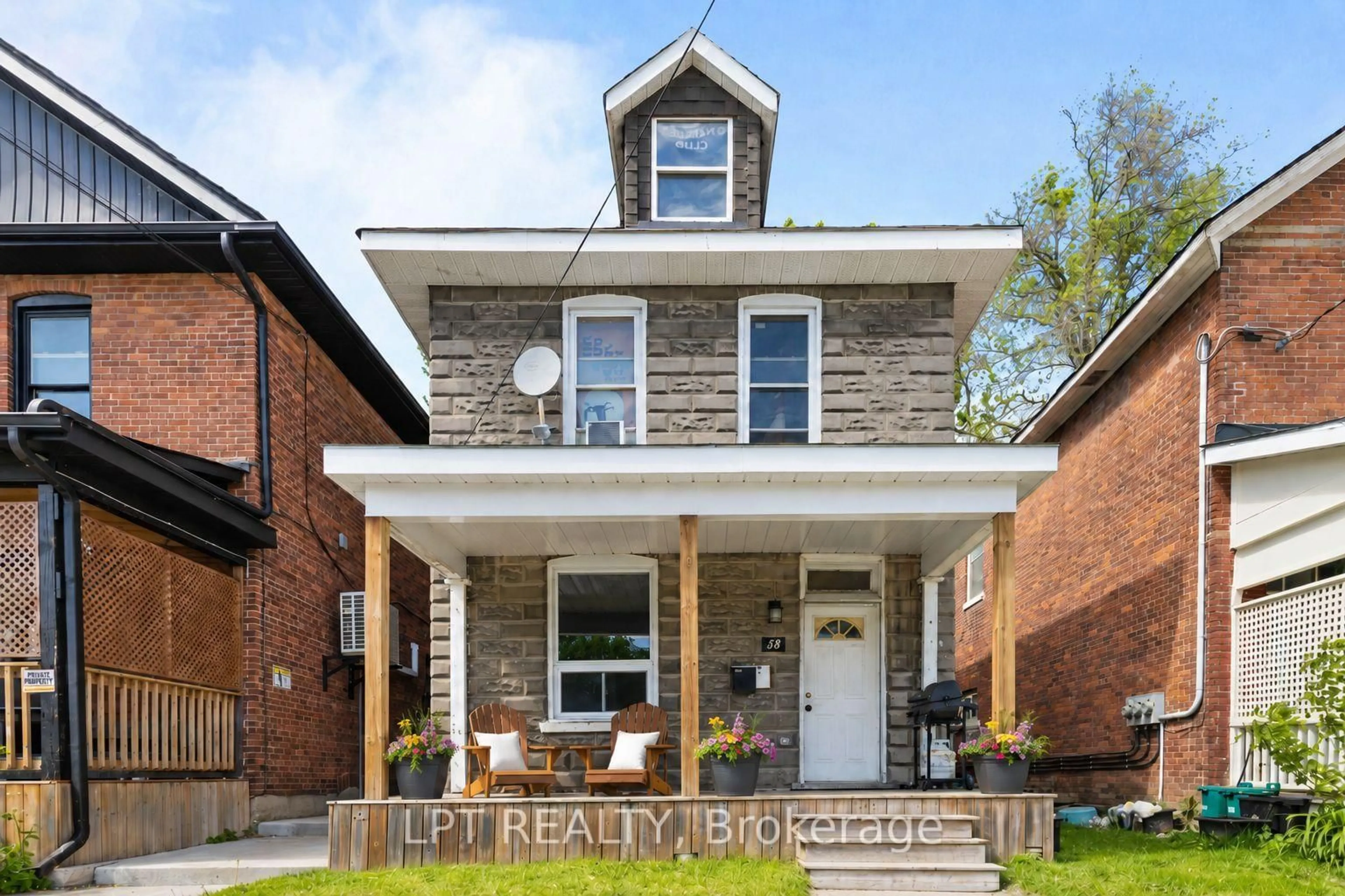 Home with brick exterior material, street for 58 Nottawasaga St, Orillia Ontario L3V 3J4