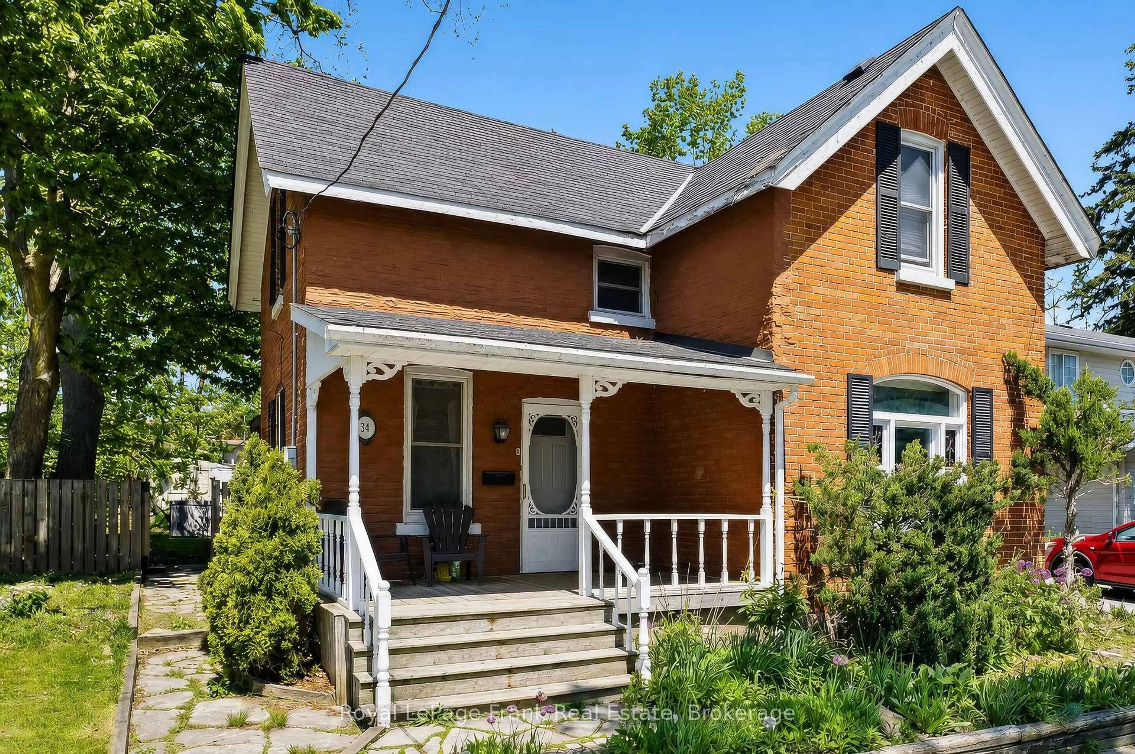 Home with brick exterior material, street for 34 North St, Barrie Ontario L4M 2R9