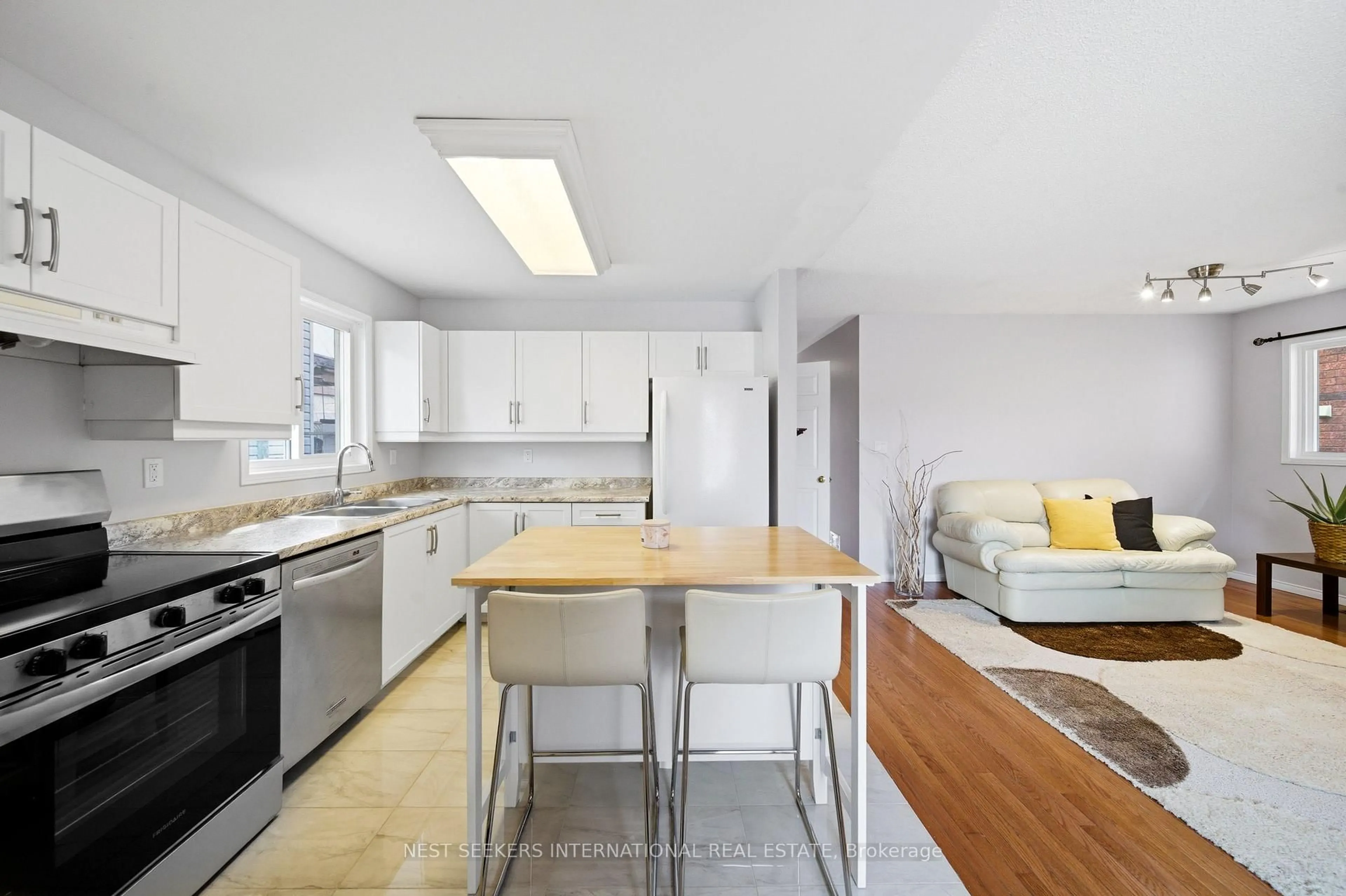 Open concept kitchen, unknown for 27 Athabaska Rd, Barrie Ontario L4N 8C9