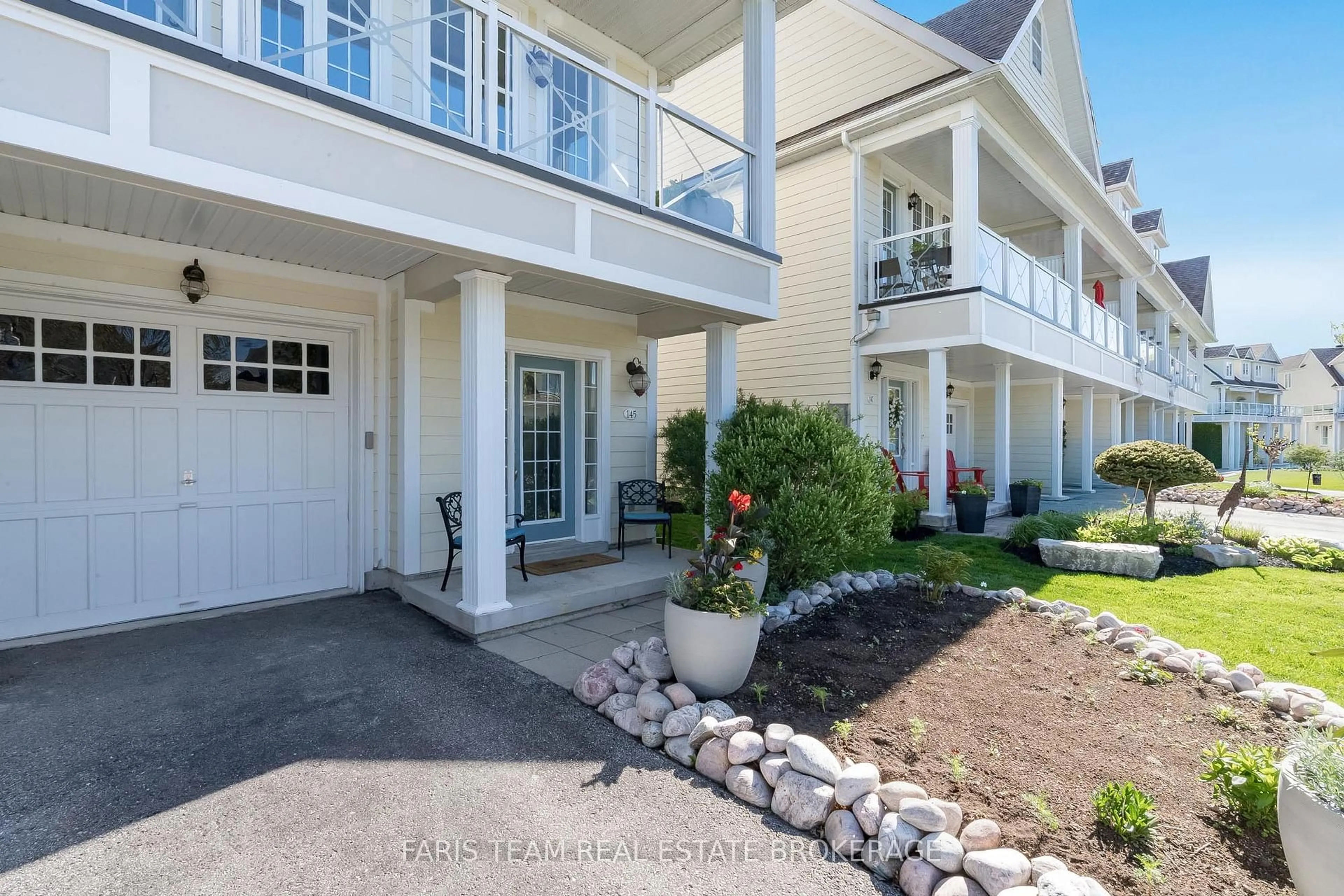 Home with vinyl exterior material, street for 145 Wycliffe Cove, Tay Ontario L0K 2A0