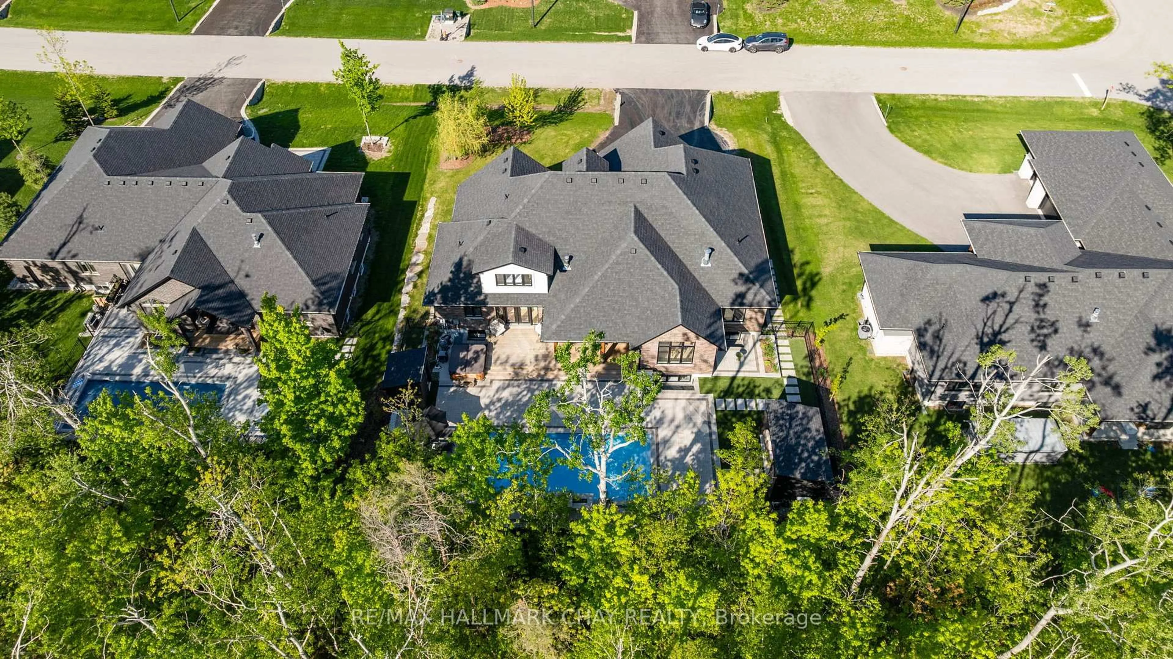 A pic from outside/outdoor area/front of a property/back of a property/a pic from drone, street for 4 Walter James Pkwy, Springwater Ontario L9X 2A3