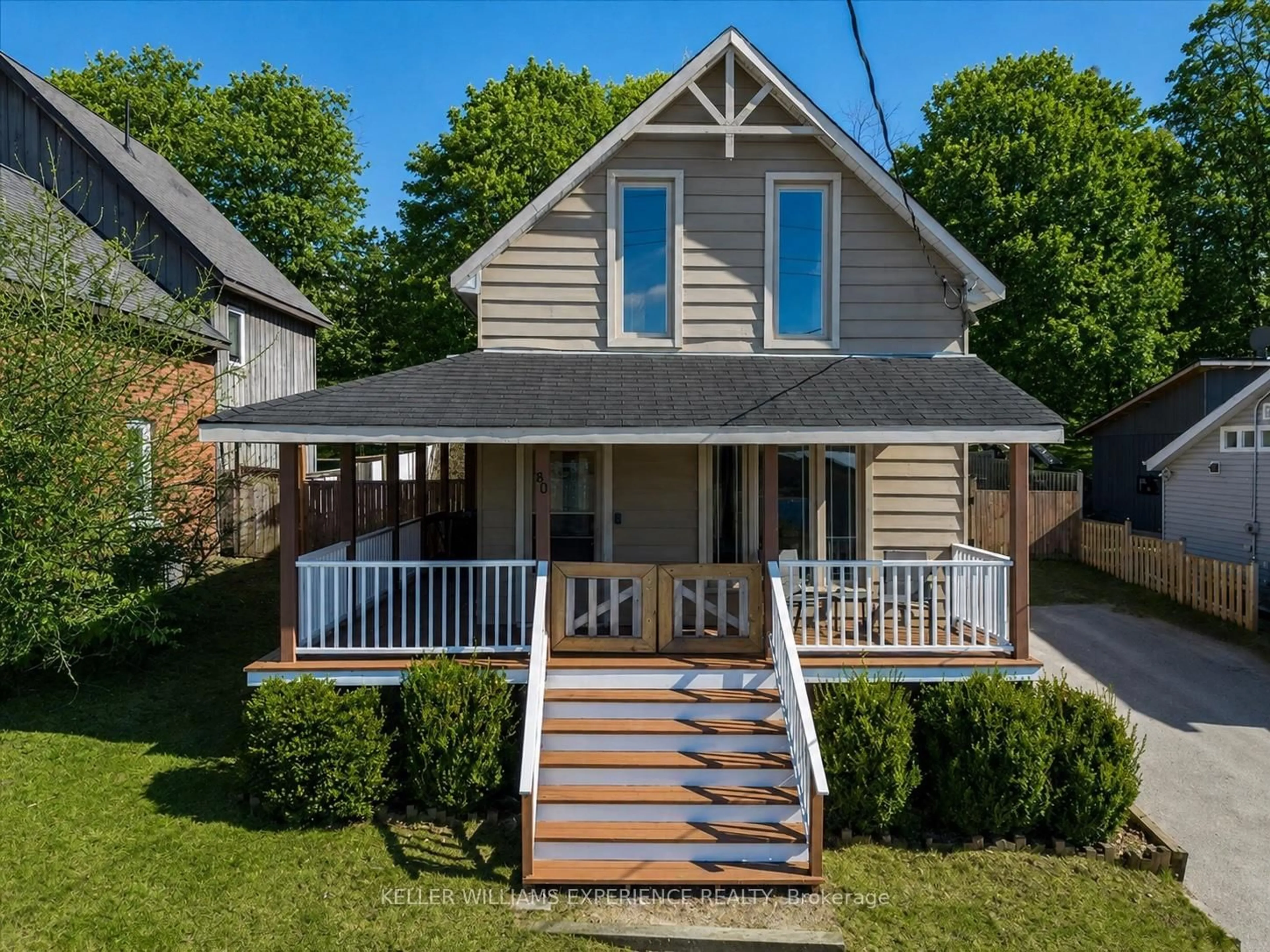 Home with vinyl exterior material, street for 80 ROBERT St, Penetanguishene Ontario L9M 1P2