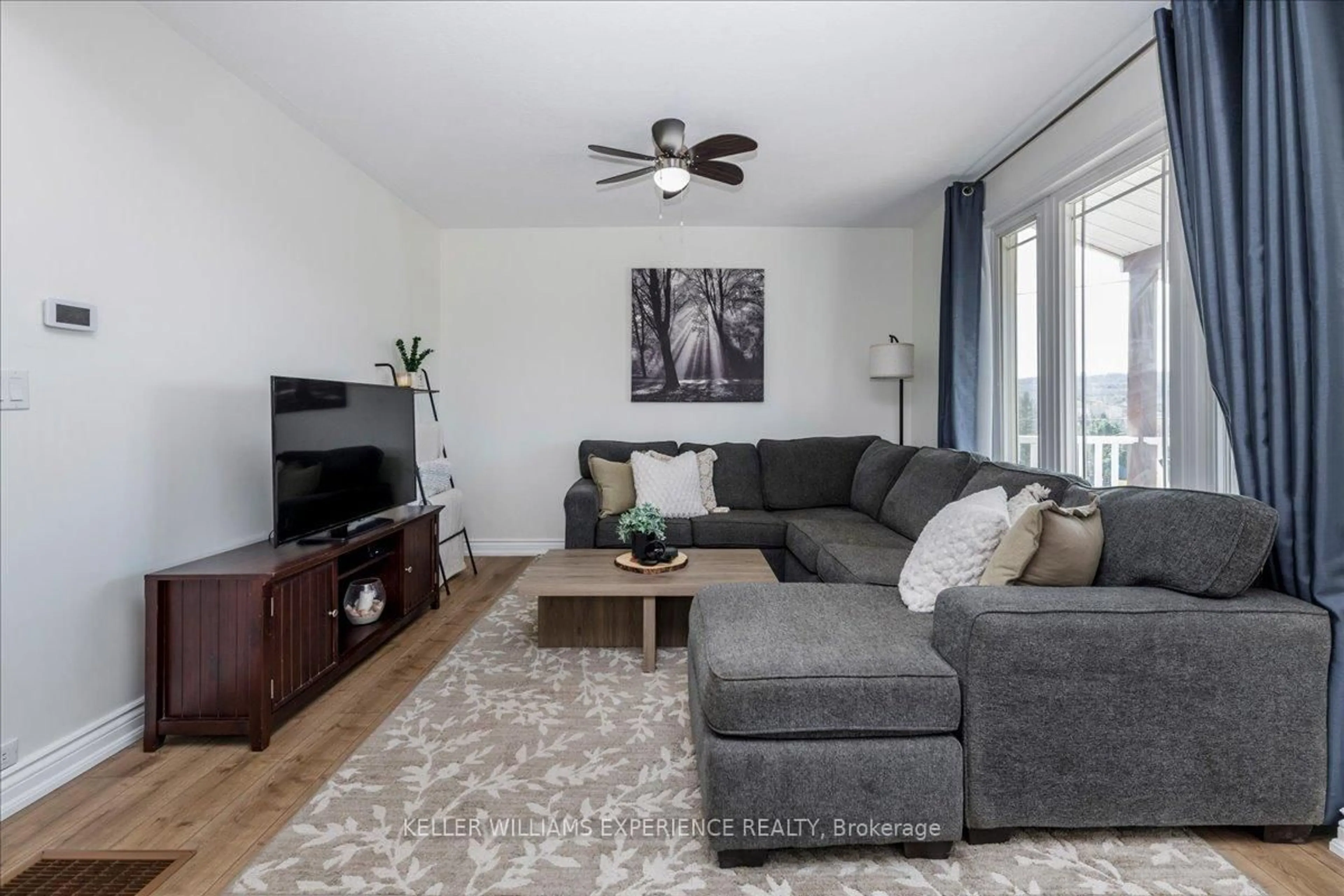 Living room with furniture, wood/laminate floor for 80 ROBERT St, Penetanguishene Ontario L9M 1P2