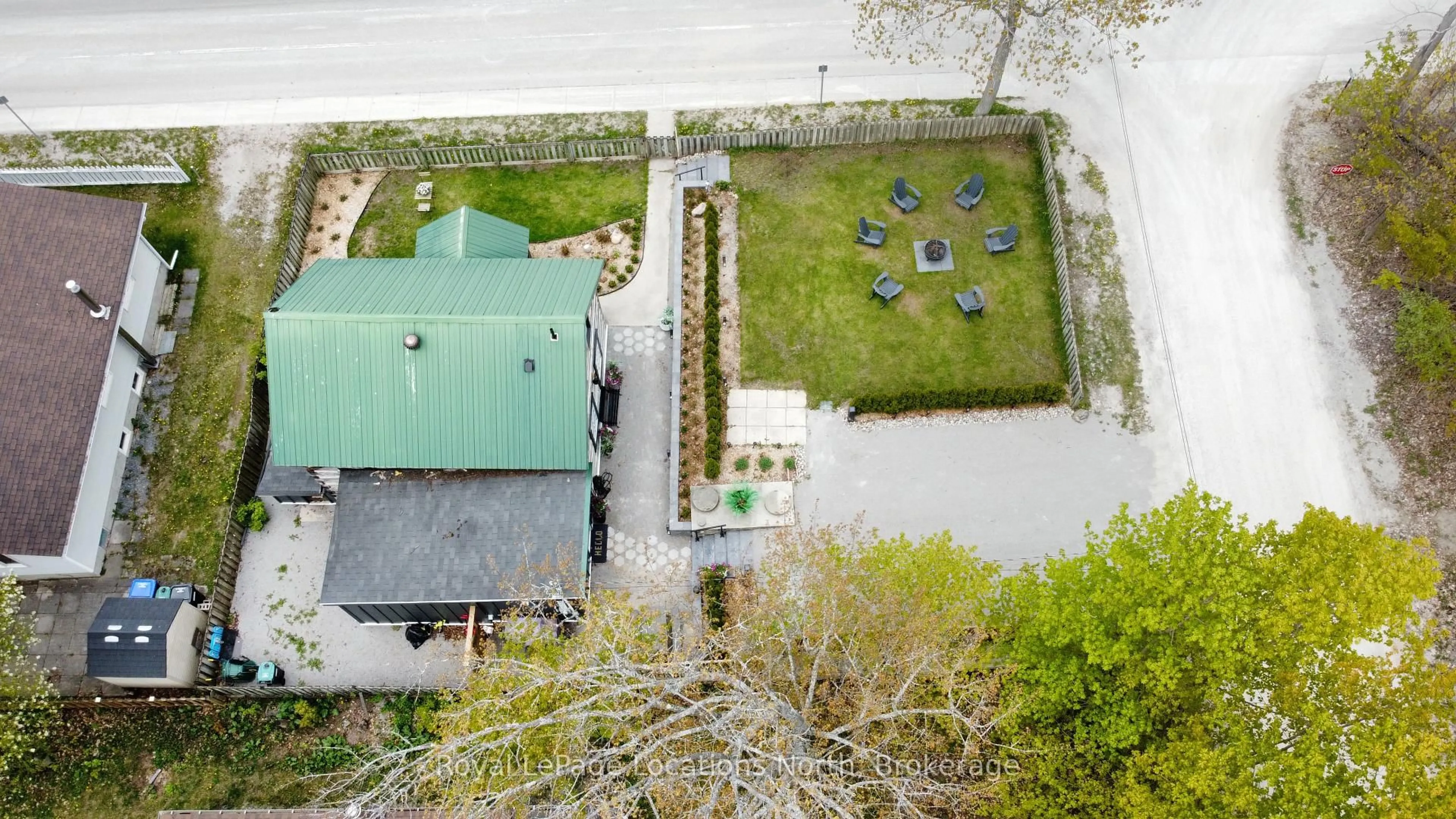 A pic from outside/outdoor area/front of a property/back of a property/a pic from drone, unknown for 347 Balm Beach Rd, Tiny Ontario L0L 2J0