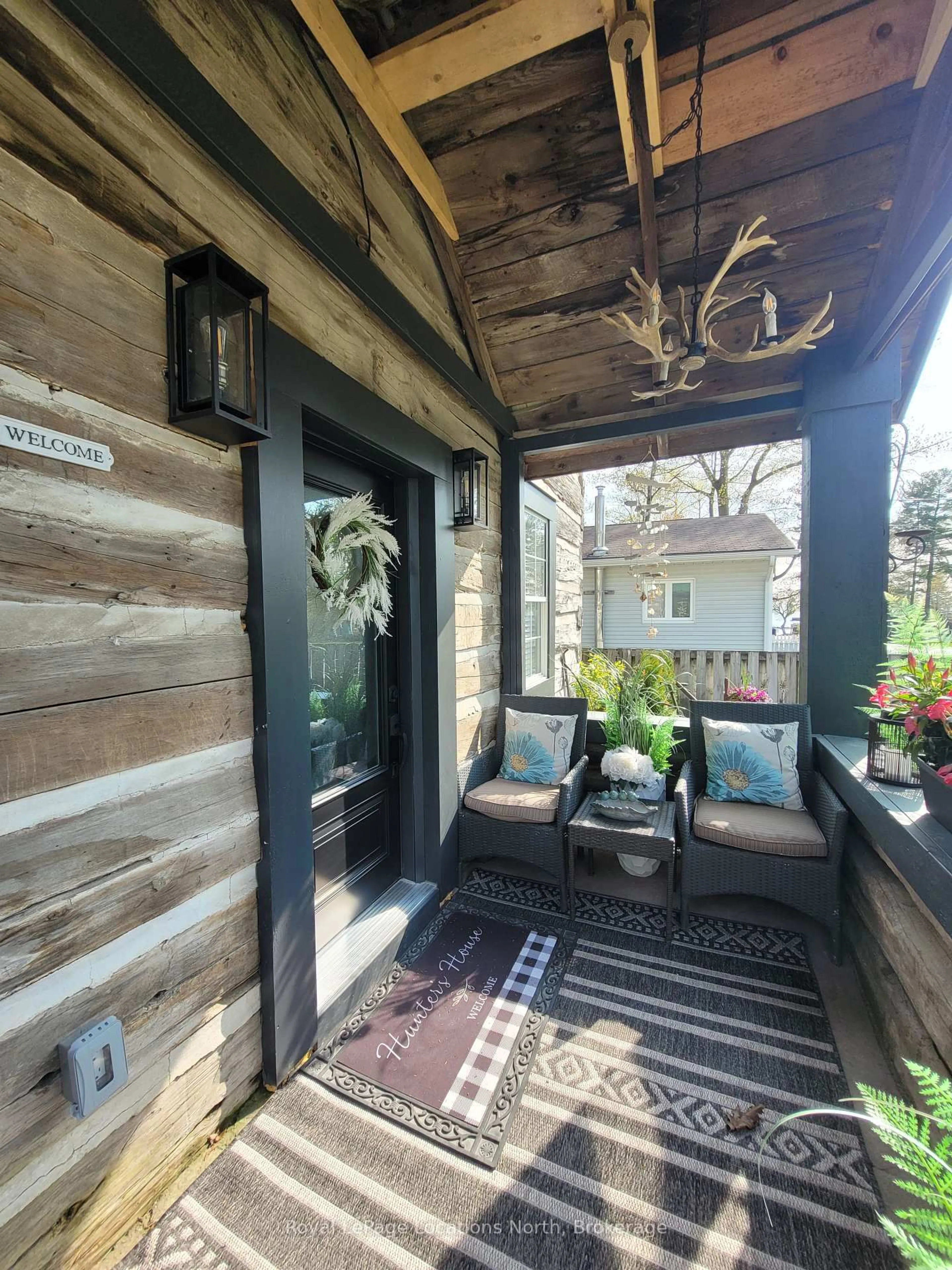 Indoor entryway for 347 Balm Beach Rd, Tiny Ontario L0L 2J0