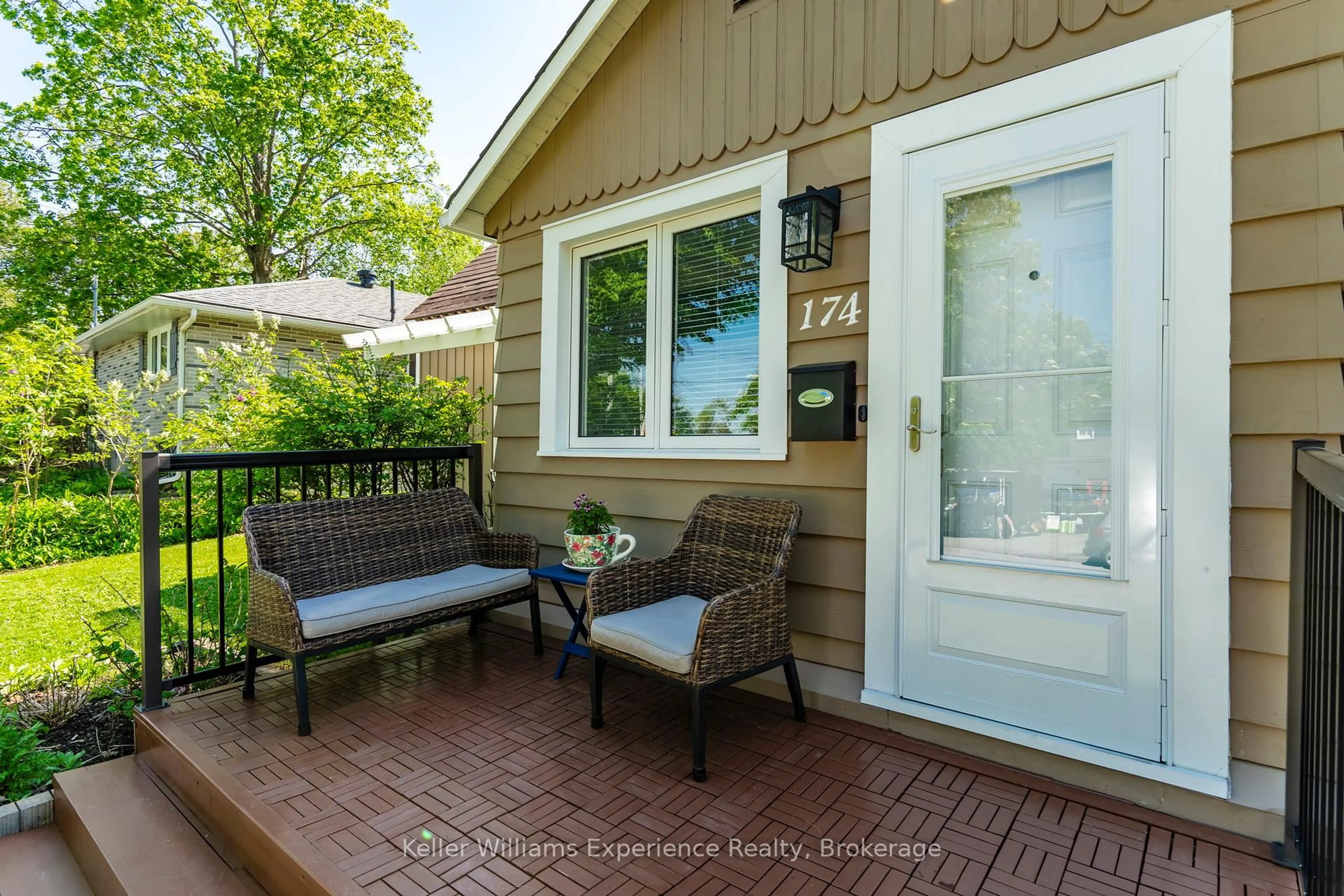 Patio, street for 174 Seventh St, Midland Ontario L4R 3Z2