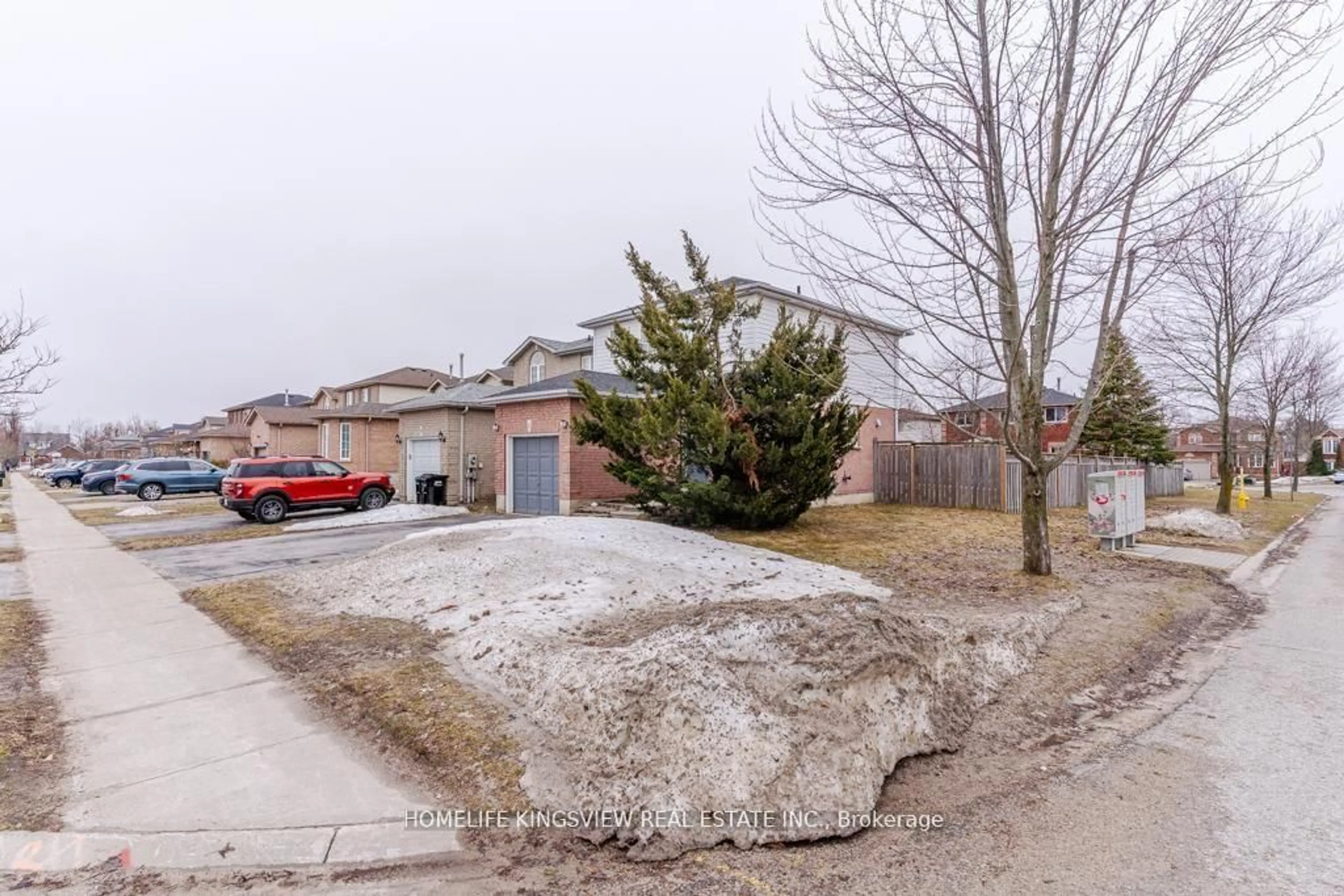 A pic from outside/outdoor area/front of a property/back of a property/a pic from drone, street for 1 Charleson Dr, Barrie Ontario L4N 8N5