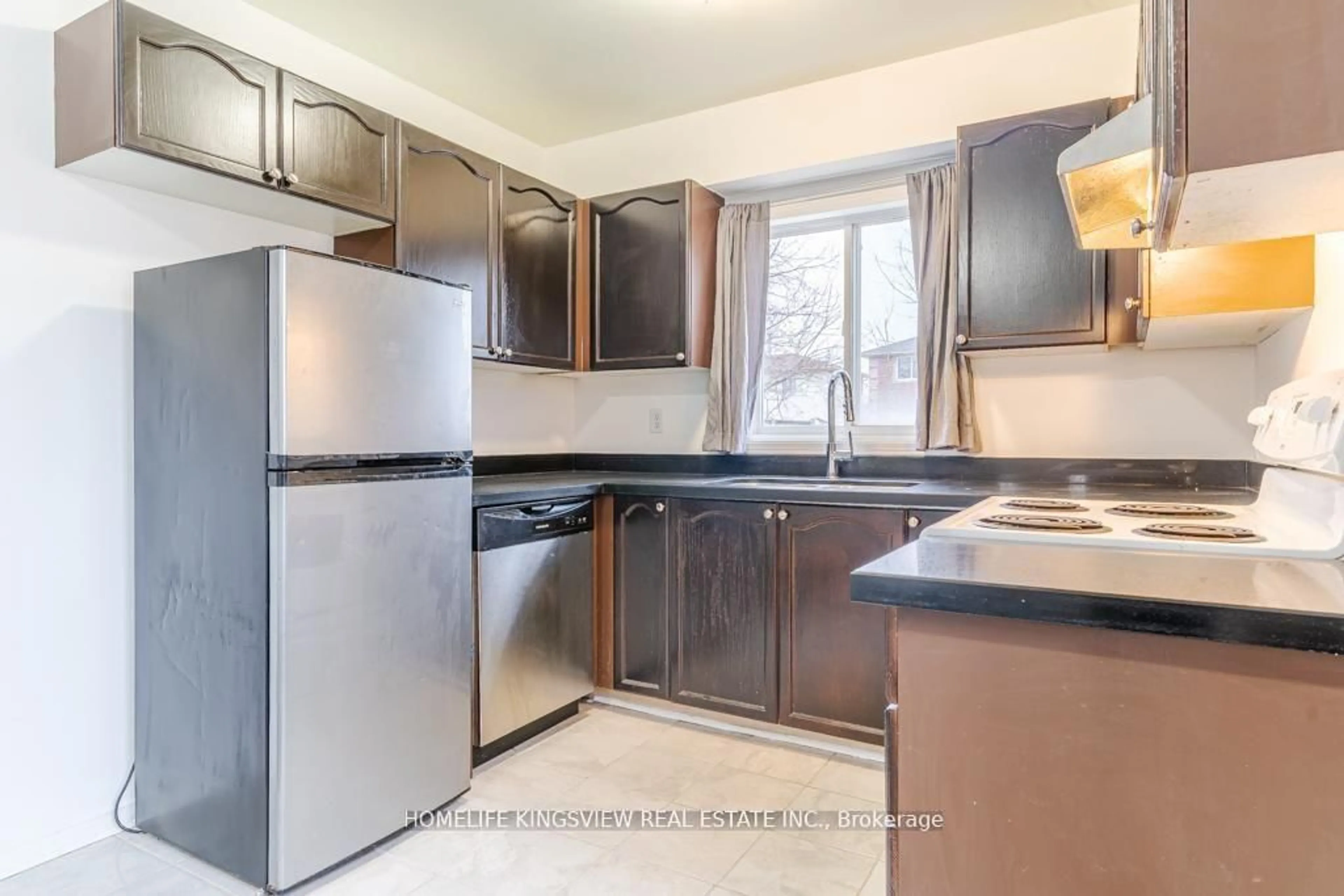 Standard kitchen, unknown for 1 Charleson Dr, Barrie Ontario L4N 8N5