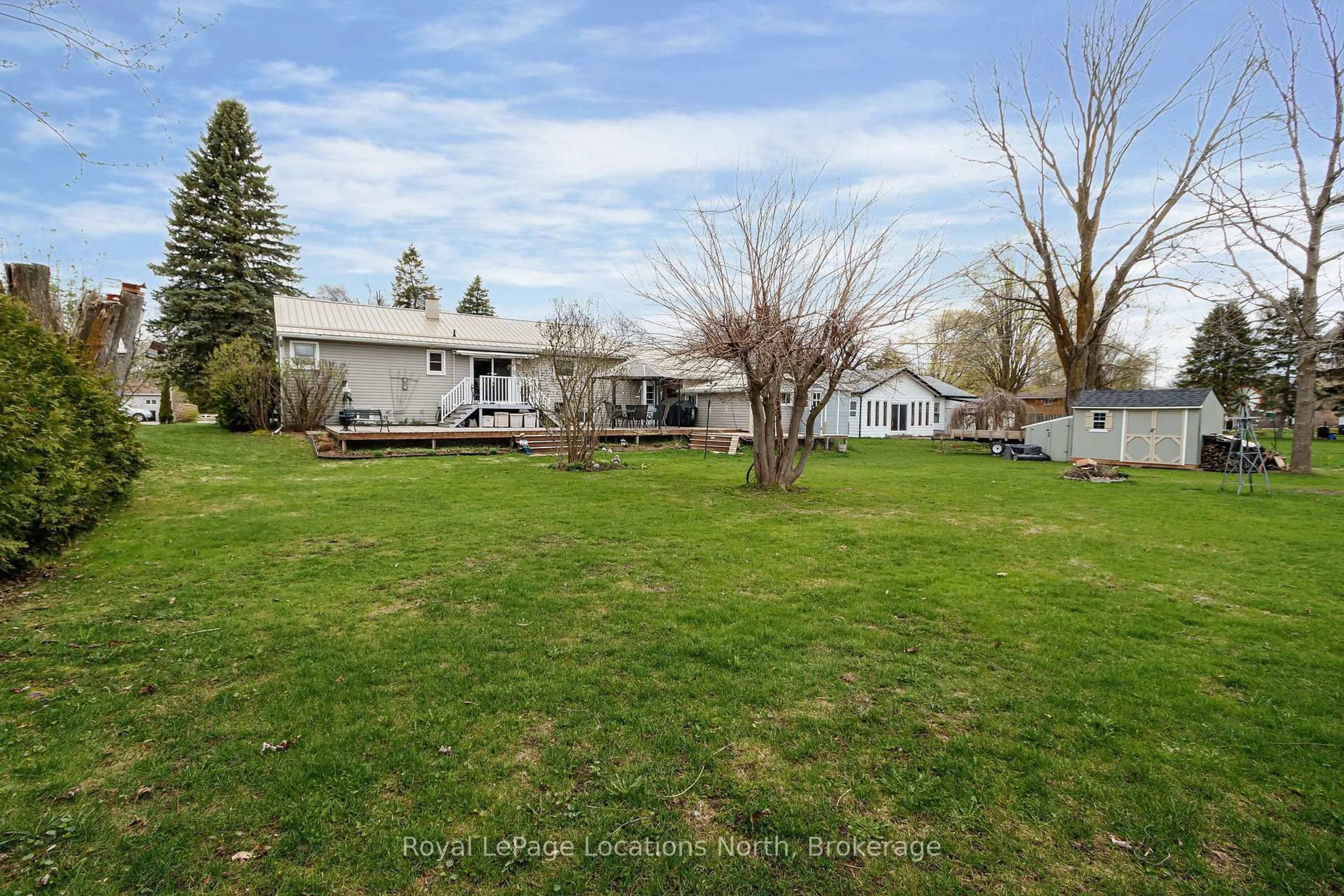 A pic from outside/outdoor area/front of a property/back of a property/a pic from drone, water/lake/river/ocean view for 227 Superior St, Clearview Ontario L0M 1S0