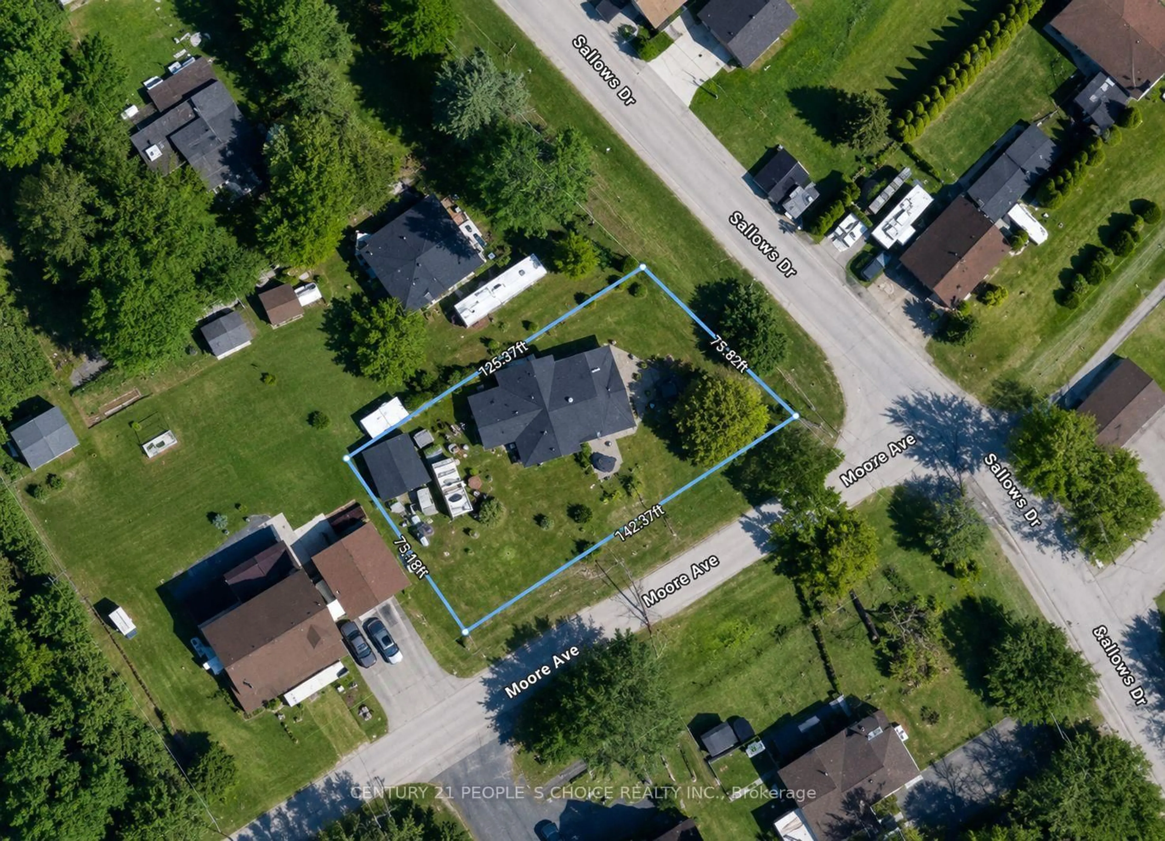 A pic from outside/outdoor area/front of a property/back of a property/a pic from drone, street for 14 Sallows Dr, Tay Ontario L0K 2A0