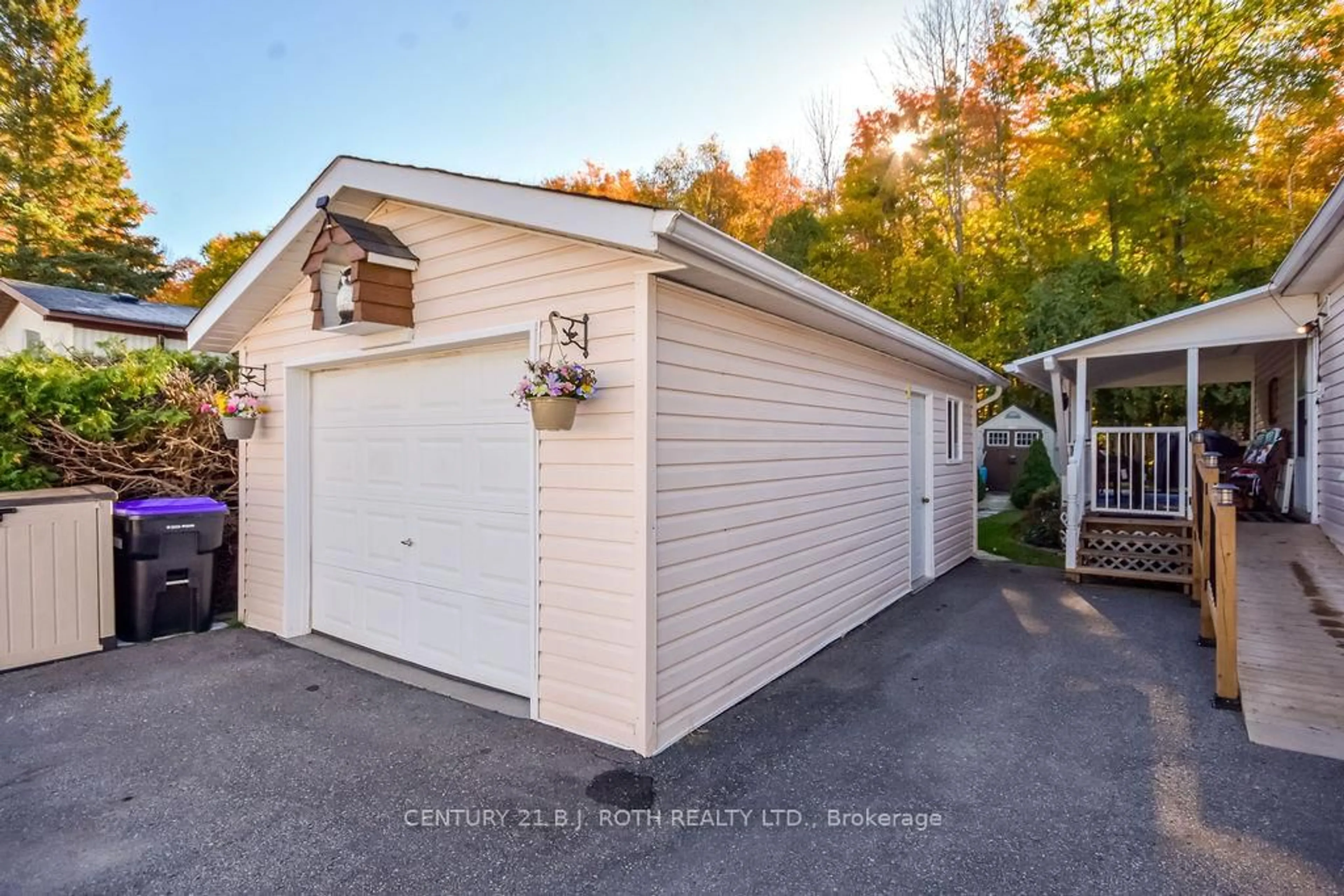Indoor garage for 1355 Hilltop Rd, Severn Ontario L3V 0V7