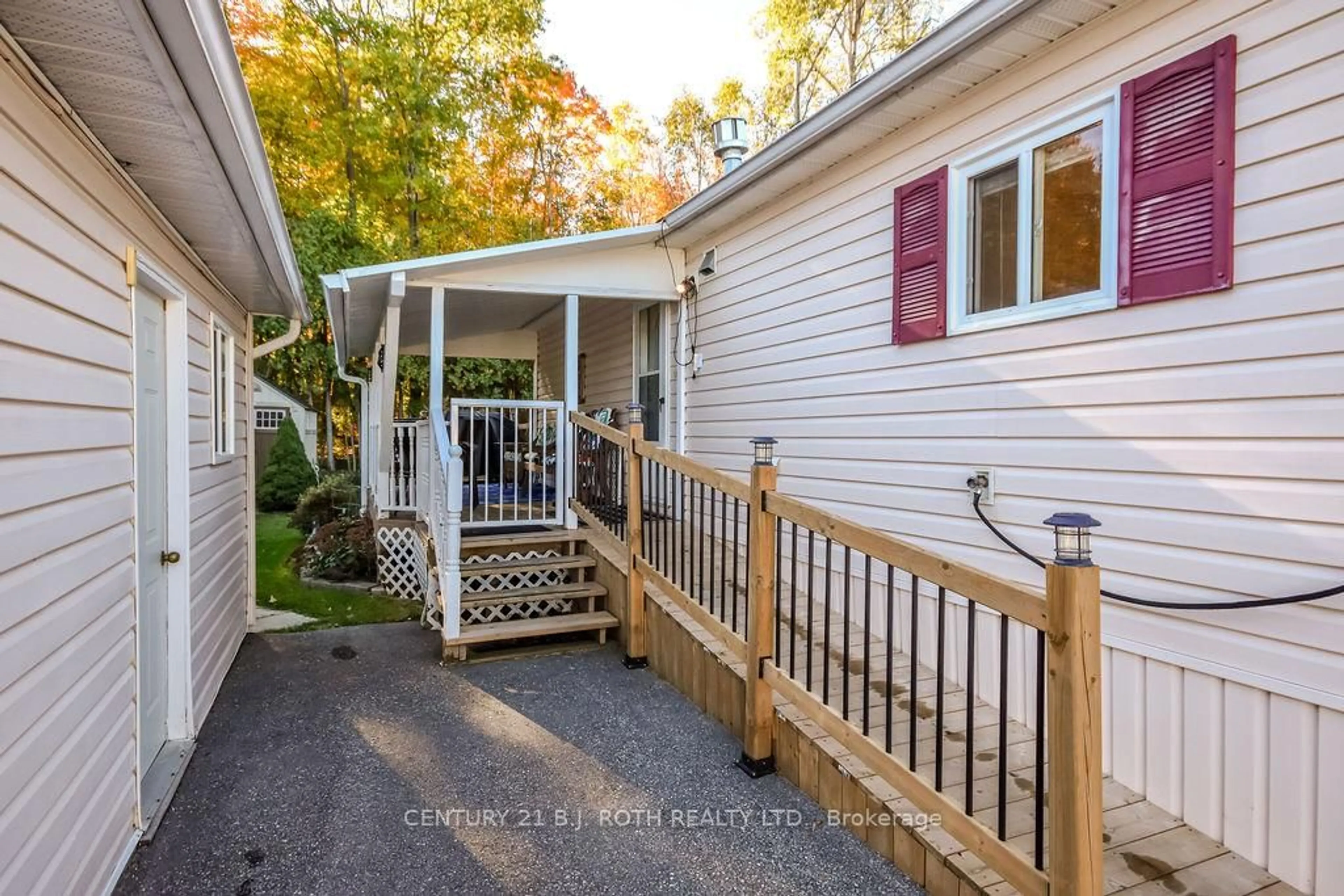 Home with vinyl exterior material, unknown for 1355 Hilltop Rd, Severn Ontario L3V 0V7