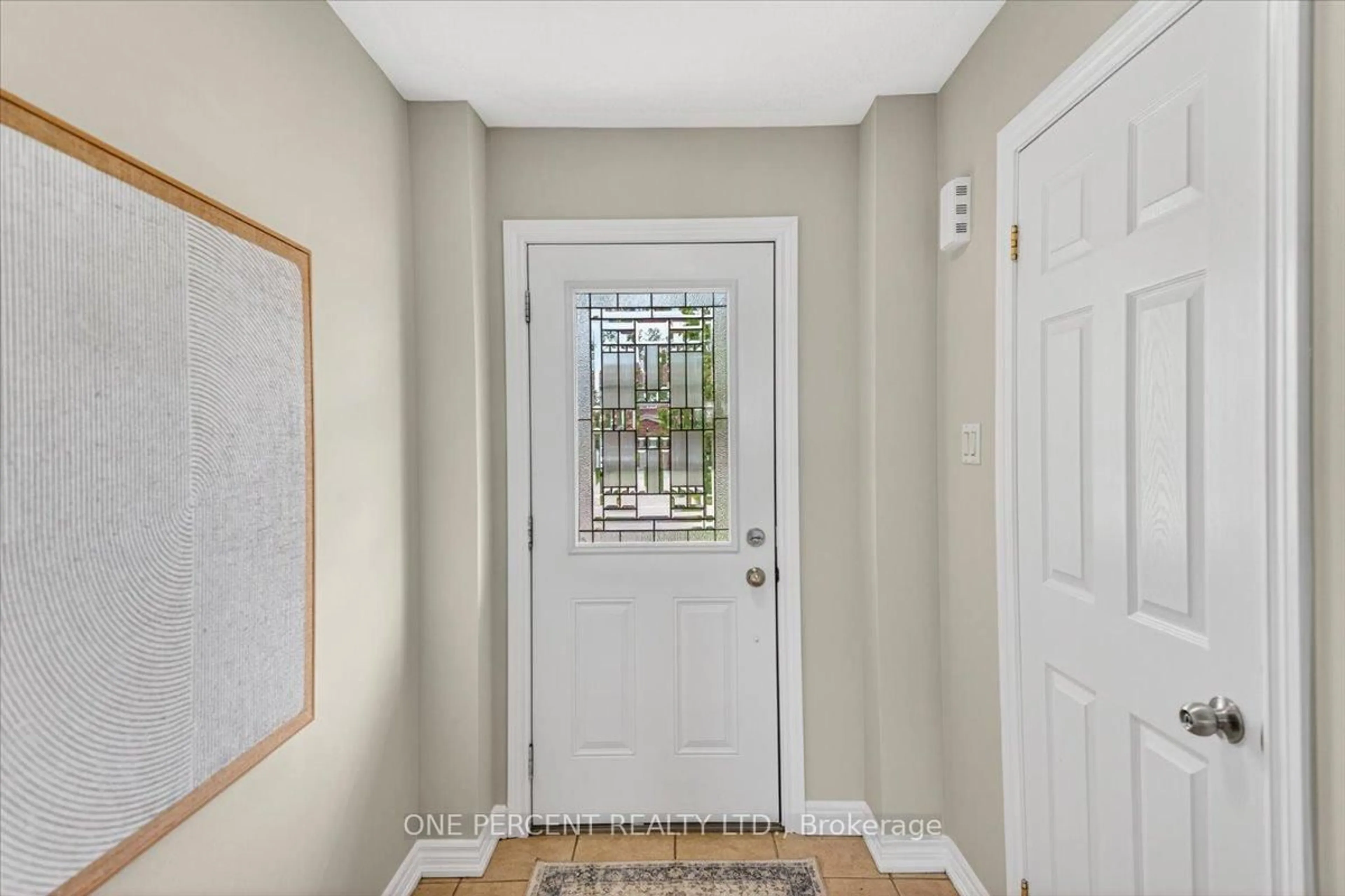 Indoor entryway for 19 Michelle Dr, Orillia Ontario L3V 0B3