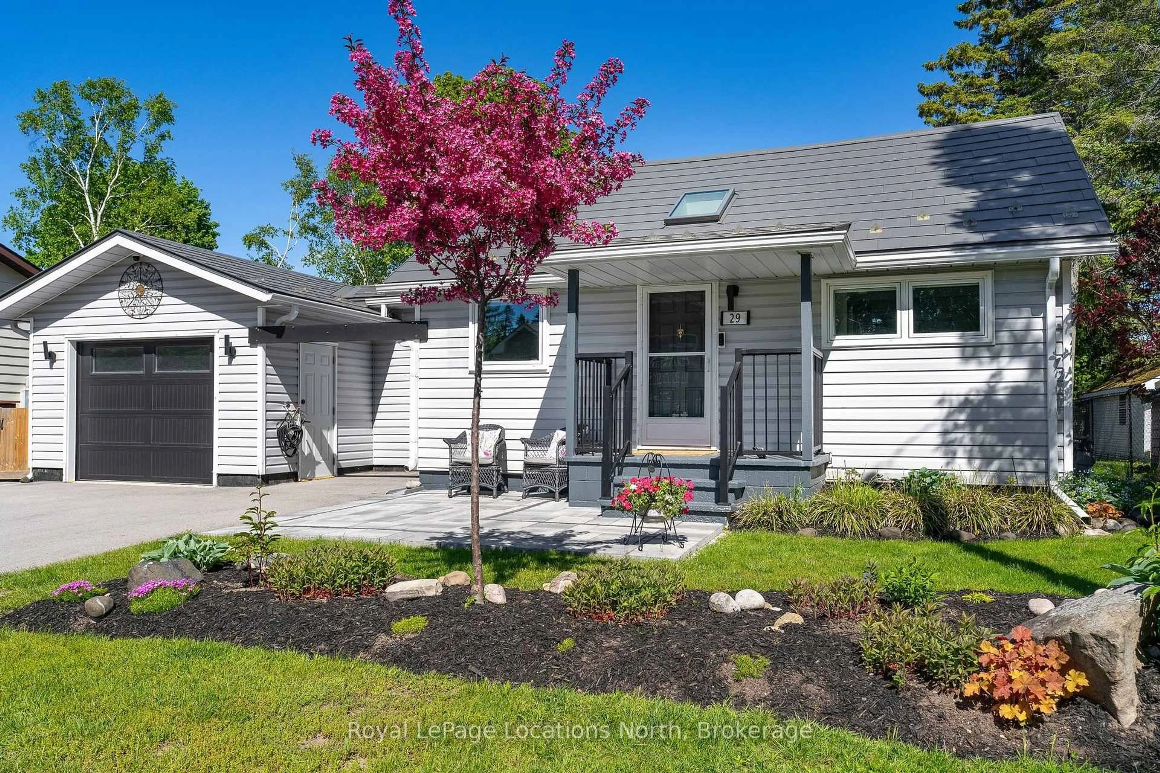 Home with vinyl exterior material, street for 29 69th St, Wasaga Beach Ontario L9Z 1T9