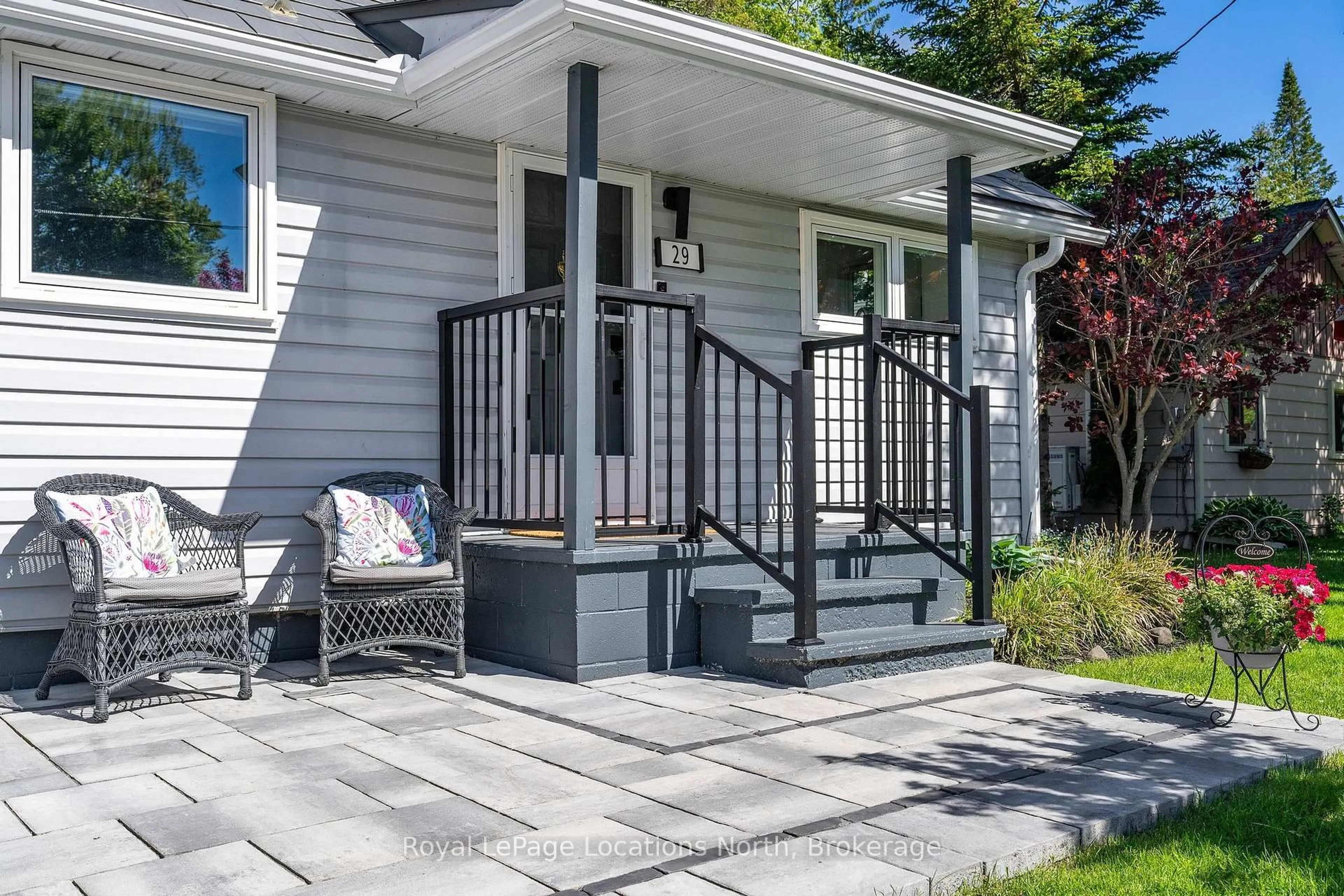 Patio, street for 29 69th St, Wasaga Beach Ontario L9Z 1T9
