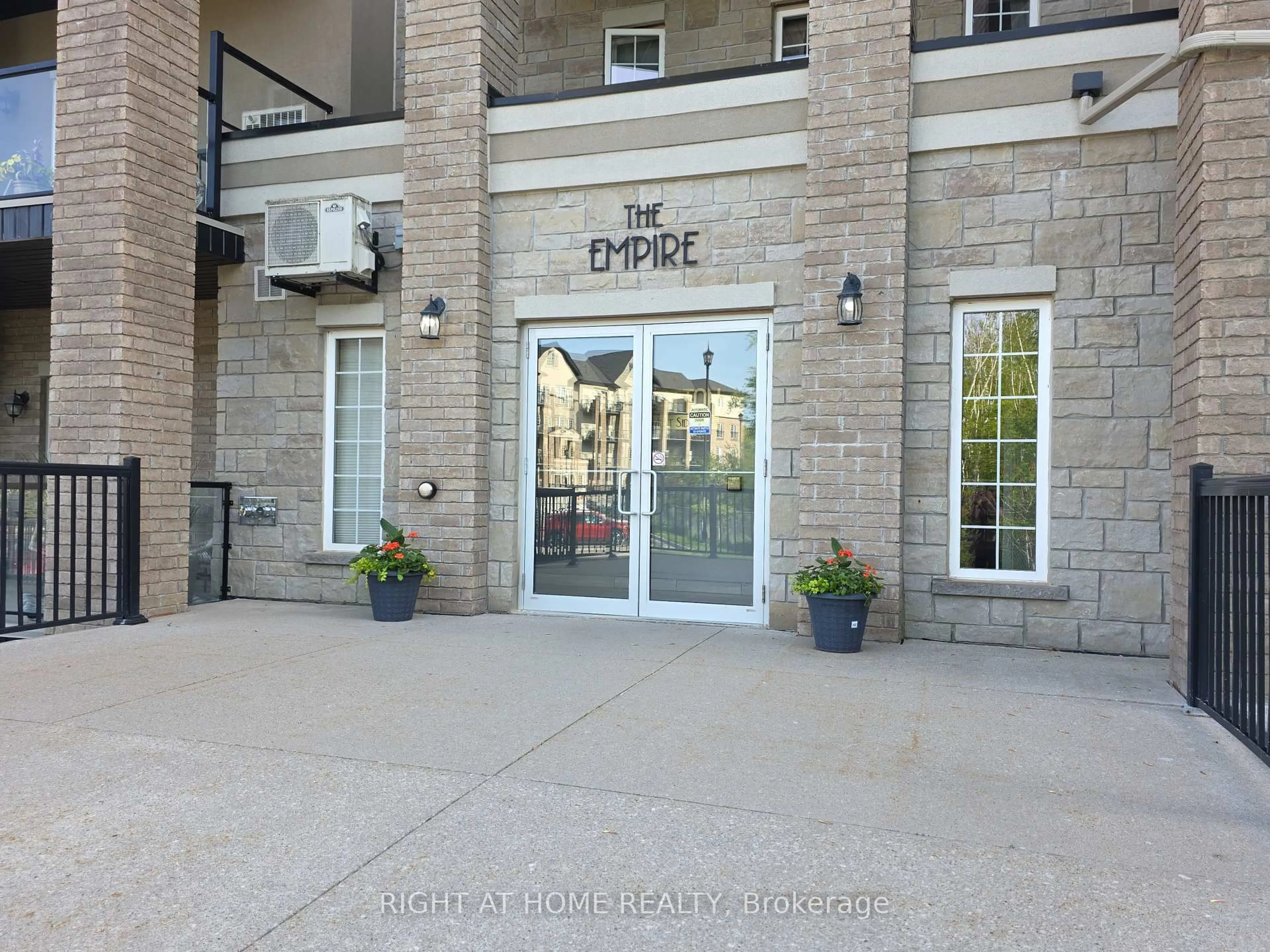 Unknown for 44 Ferndale Dr #305, Barrie Ontario L4N 2V1