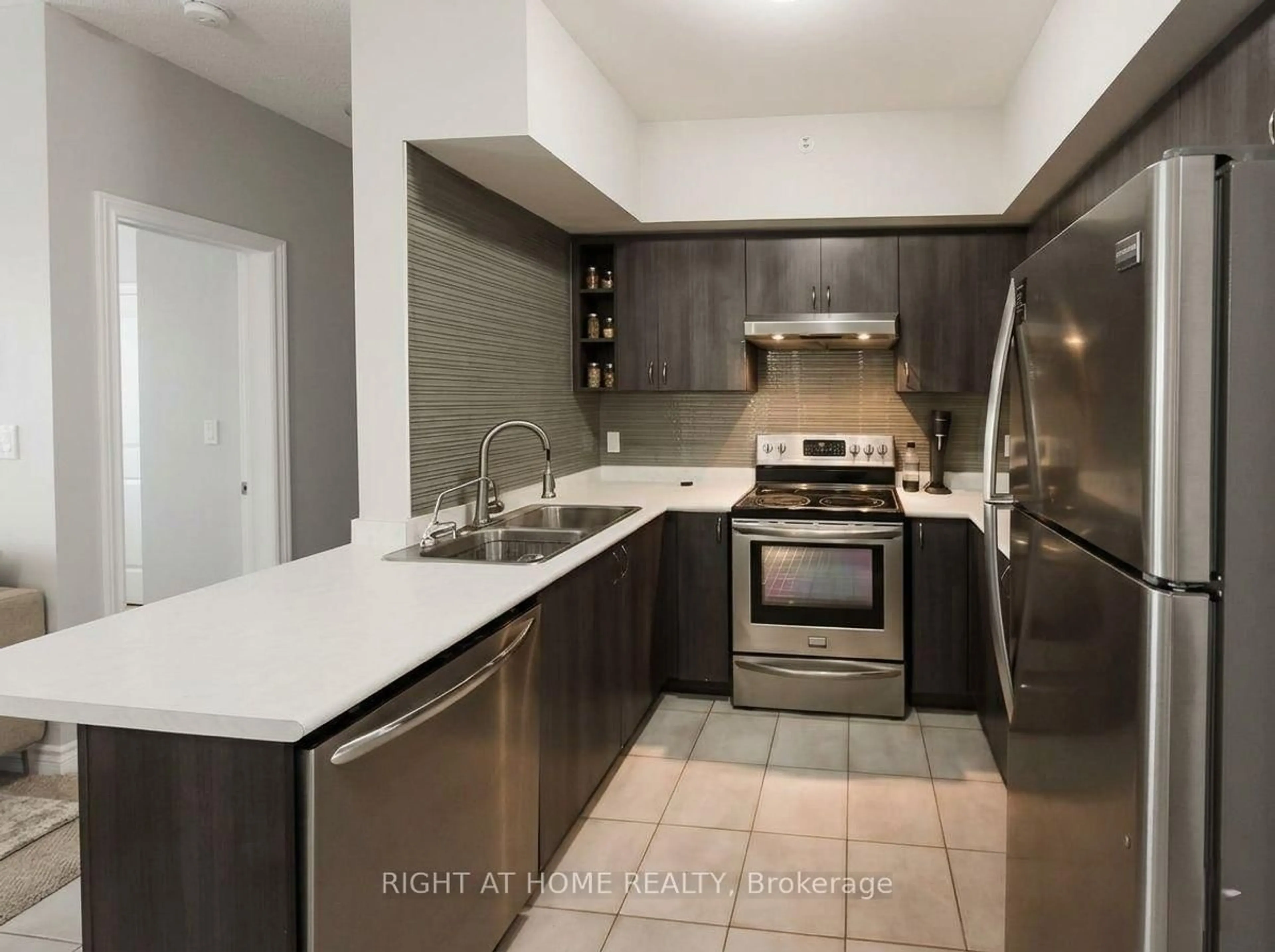Unknown for 44 Ferndale Dr #305, Barrie Ontario L4N 2V1