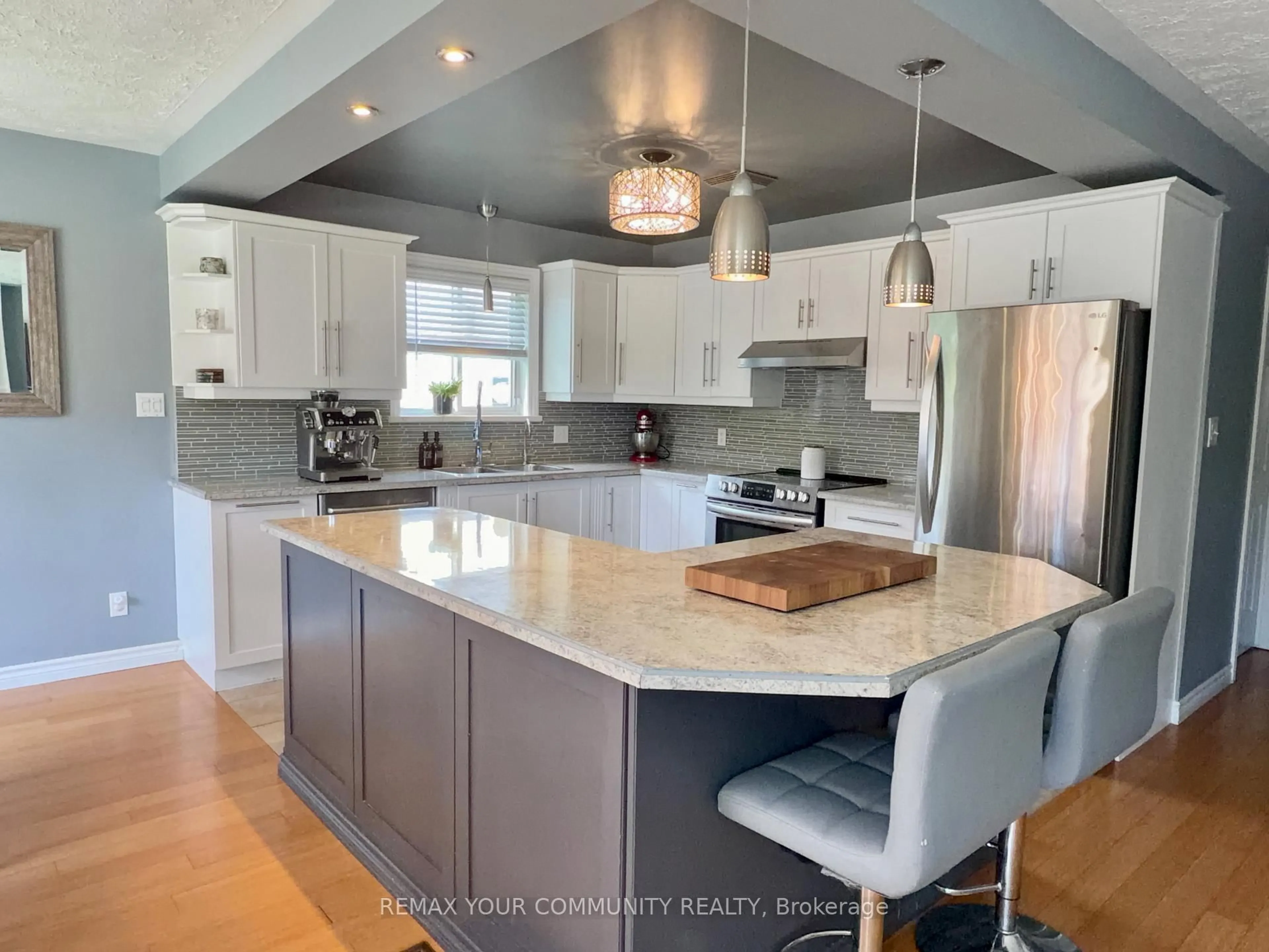 Open concept kitchen, unknown for 86 Oxley Dr, Penetanguishene Ontario L9M 1W1