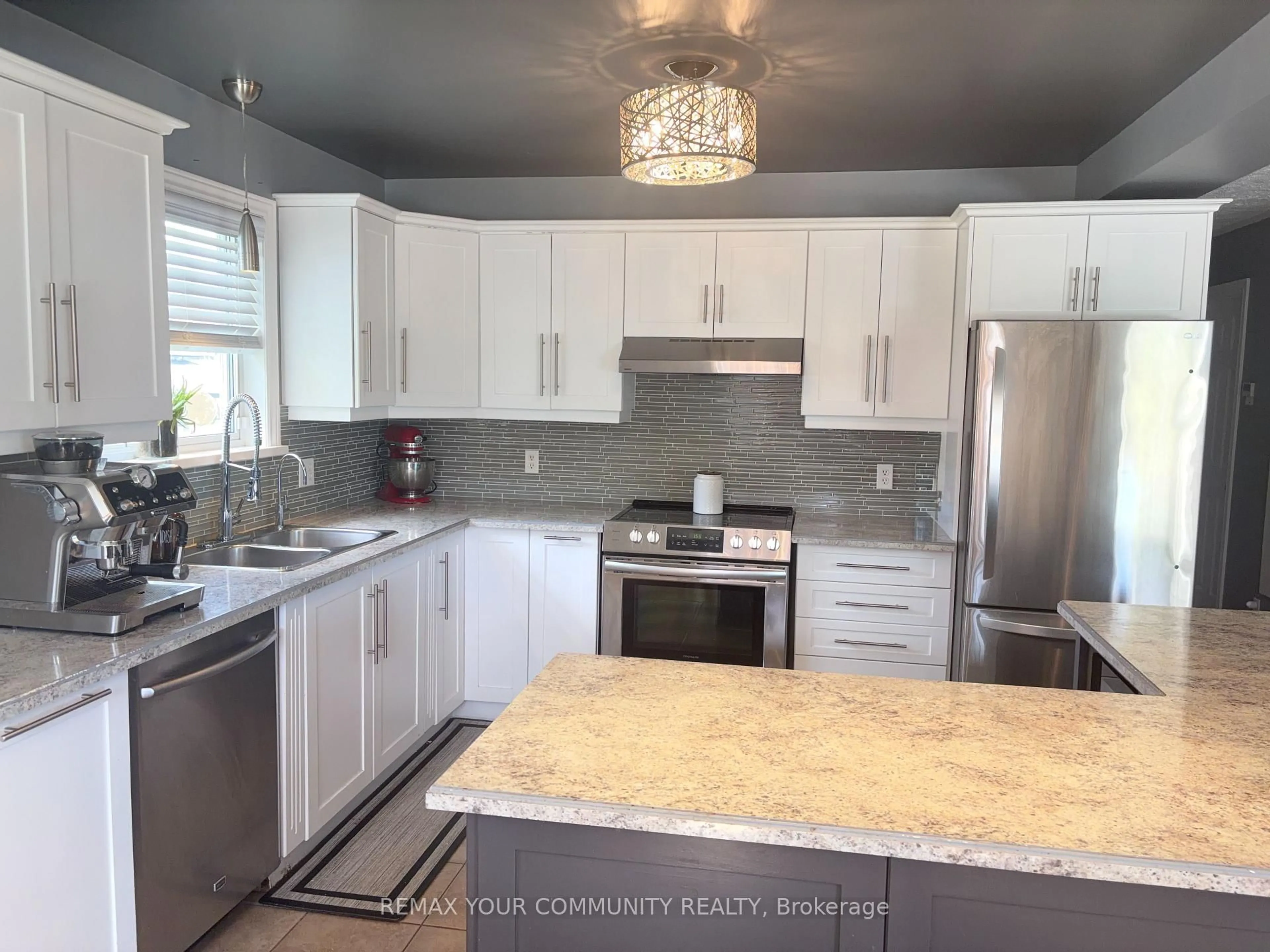 Open concept kitchen, unknown for 86 Oxley Dr, Penetanguishene Ontario L9M 1W1