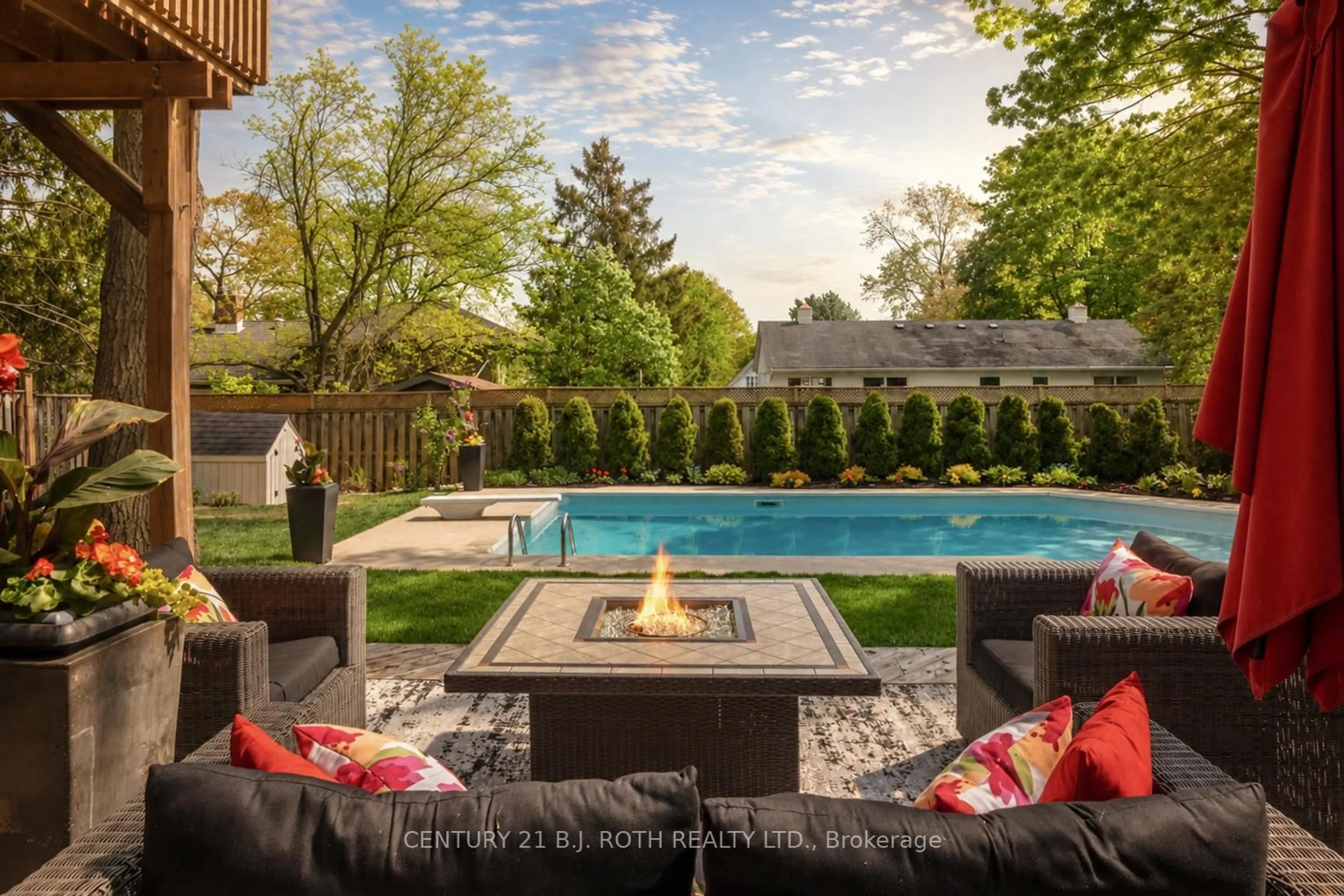 Patio, unknown for 29 Castle Dr, Barrie Ontario L4N 1P9