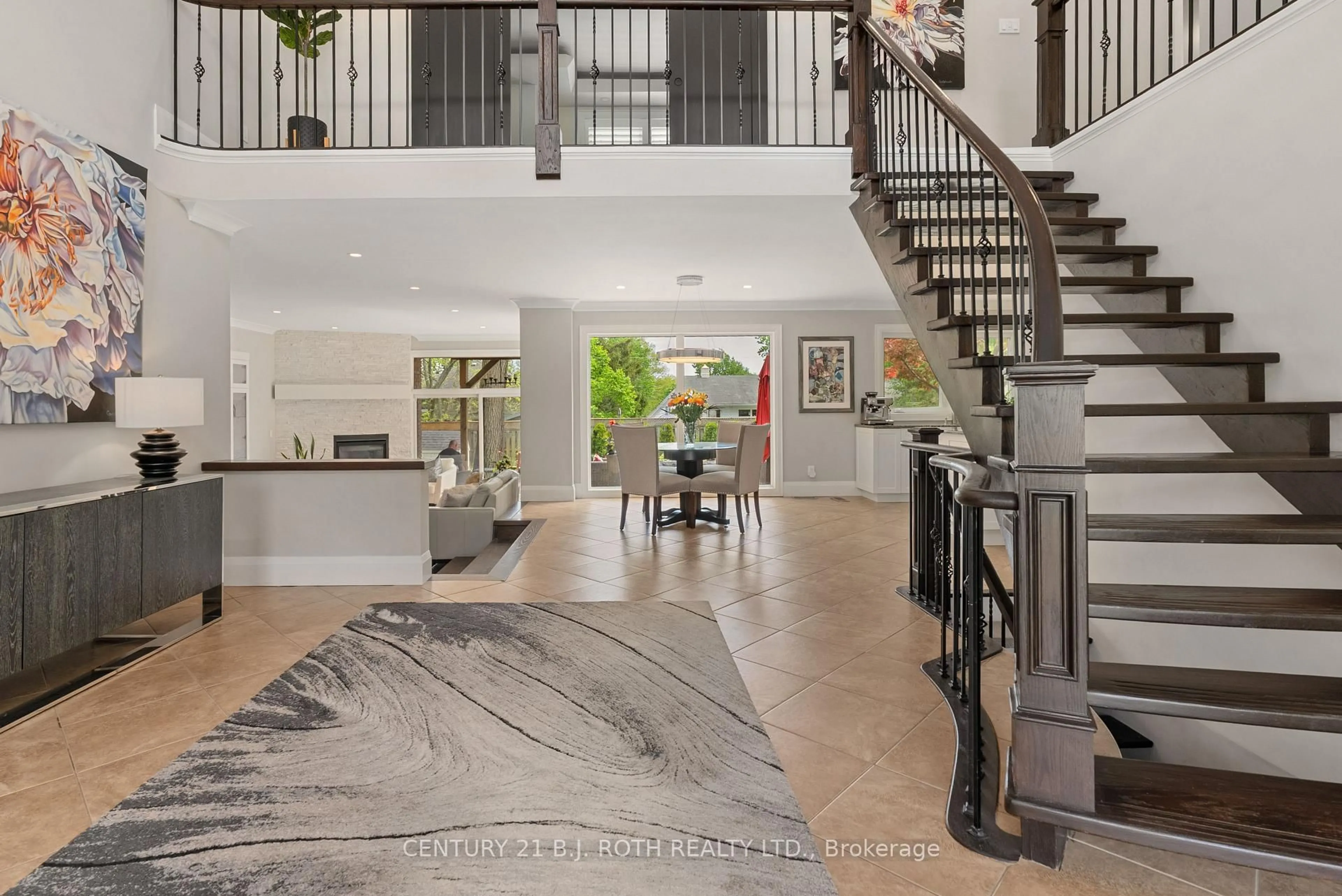 Indoor entryway for 29 Castle Dr, Barrie Ontario L4N 1P9