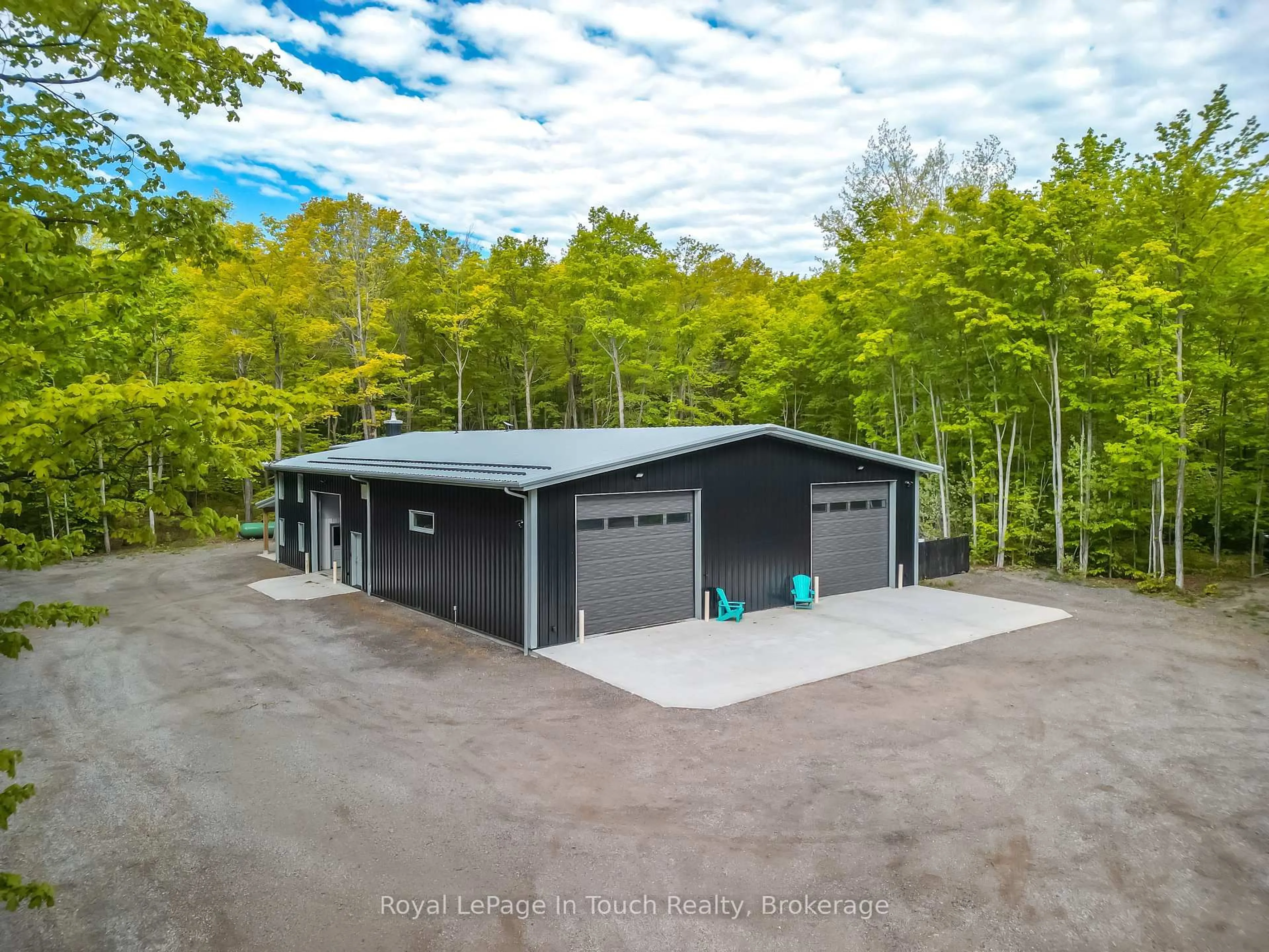 A pic from outside/outdoor area/front of a property/back of a property/a pic from drone, building for 1388 Cedarpoint Rd, Tiny Ontario L0L 2J0