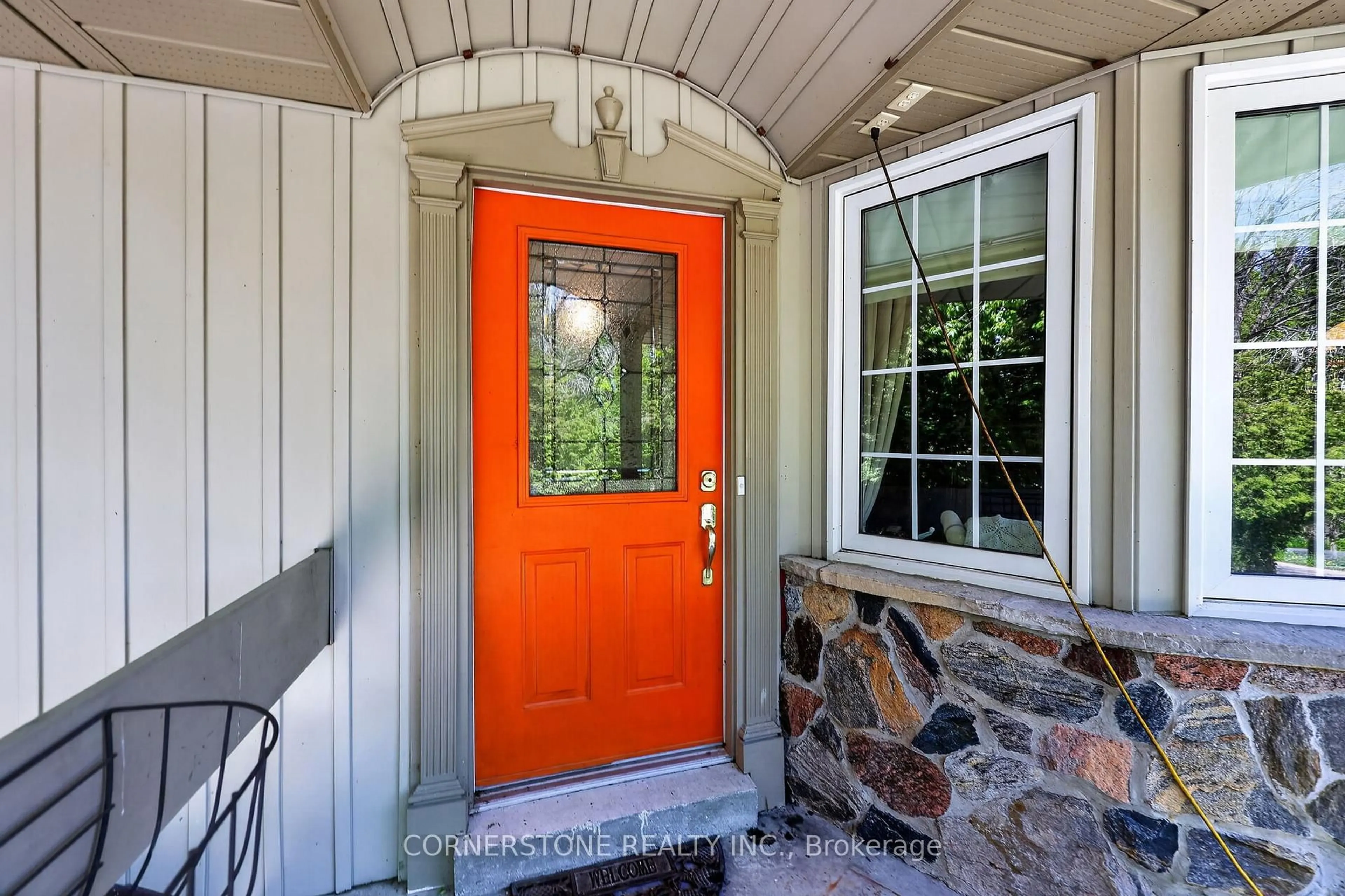 Indoor entryway for 4479 Anderson Ave, Ramara Ontario L3V 0S1