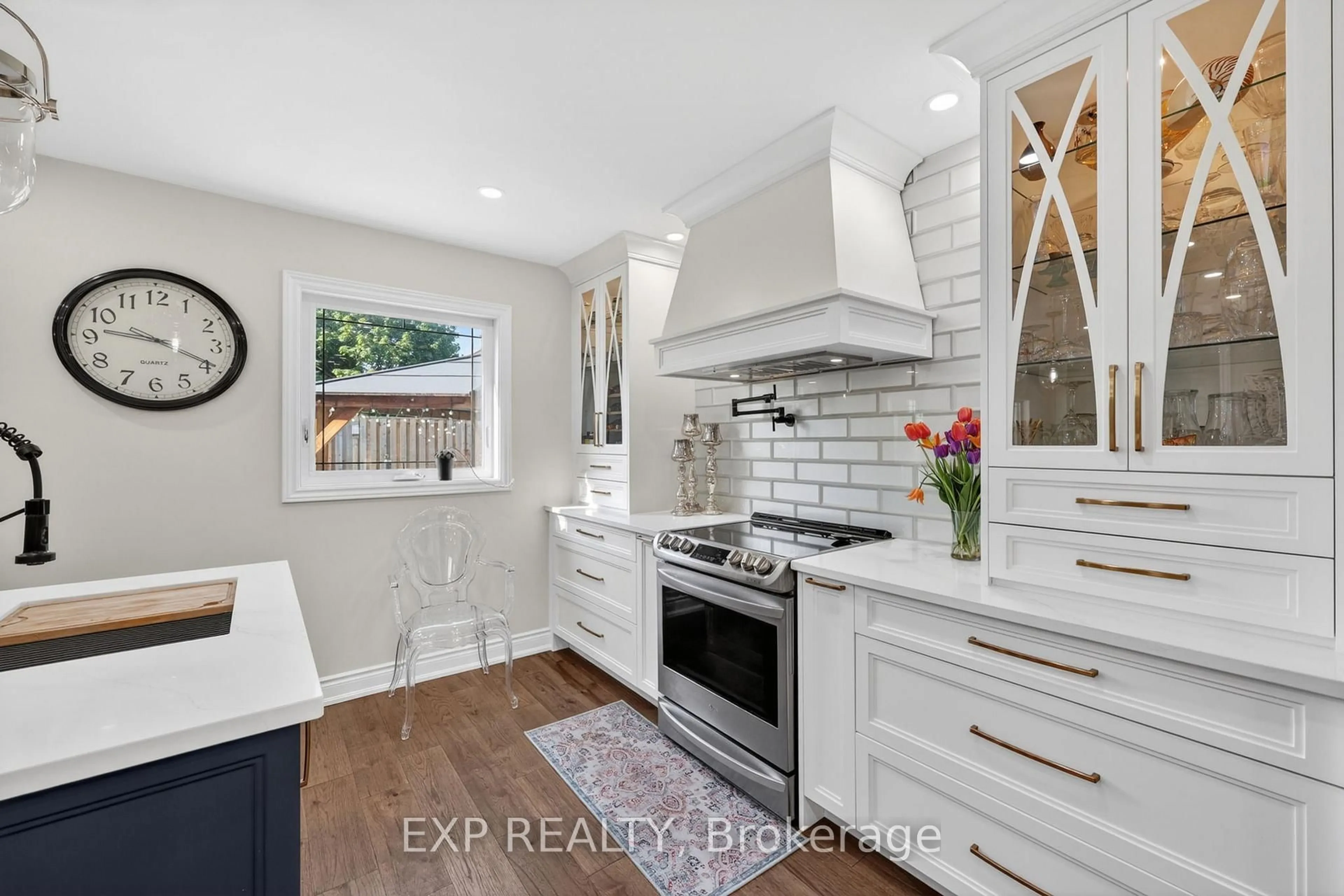 Open concept kitchen, ceramic/tile floor for 93 Taylor Dr, Barrie Ontario L4N 8K3