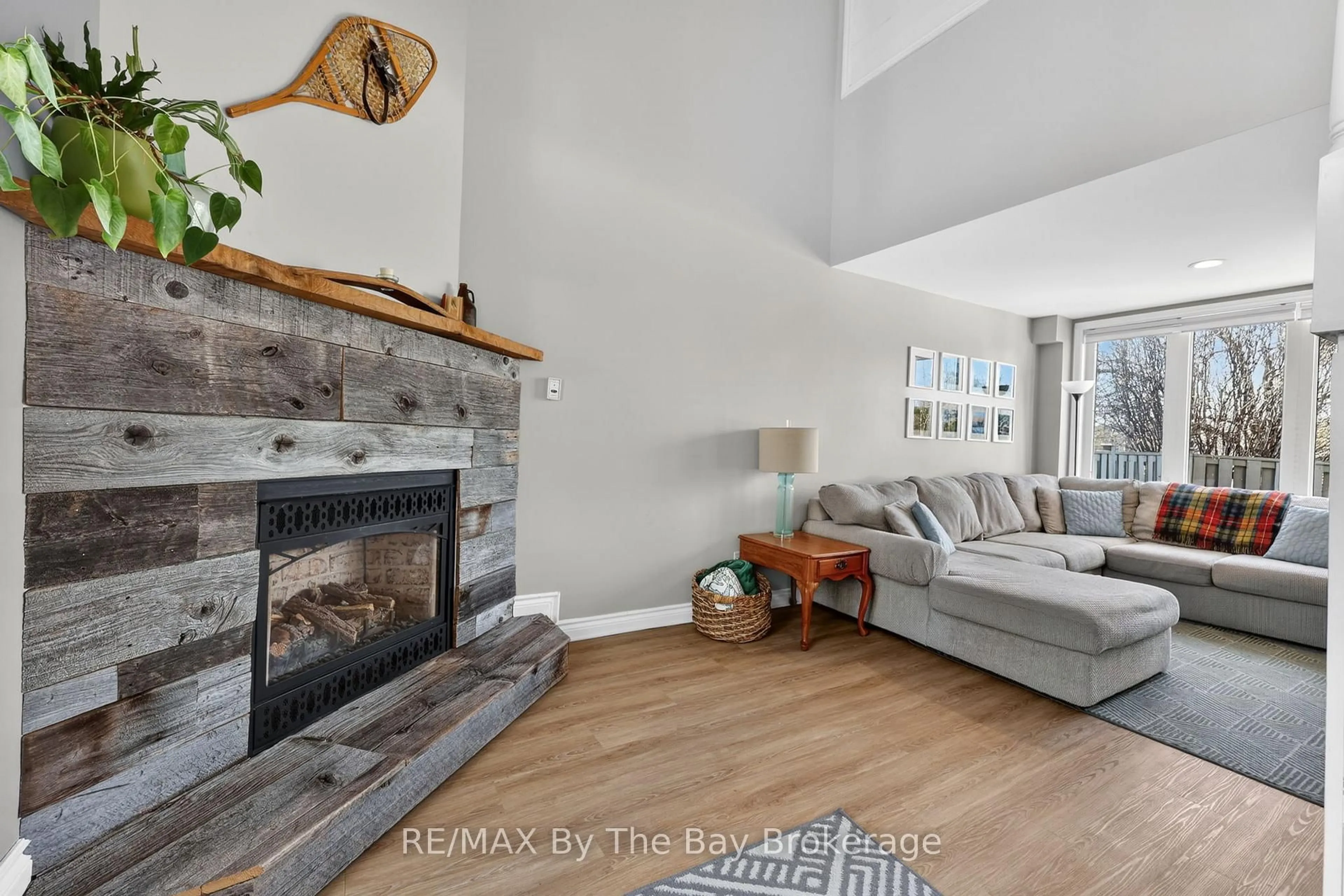 Living room with furniture, unknown for 43 Trafalgar Rd, Collingwood Ontario L9Y 5G4