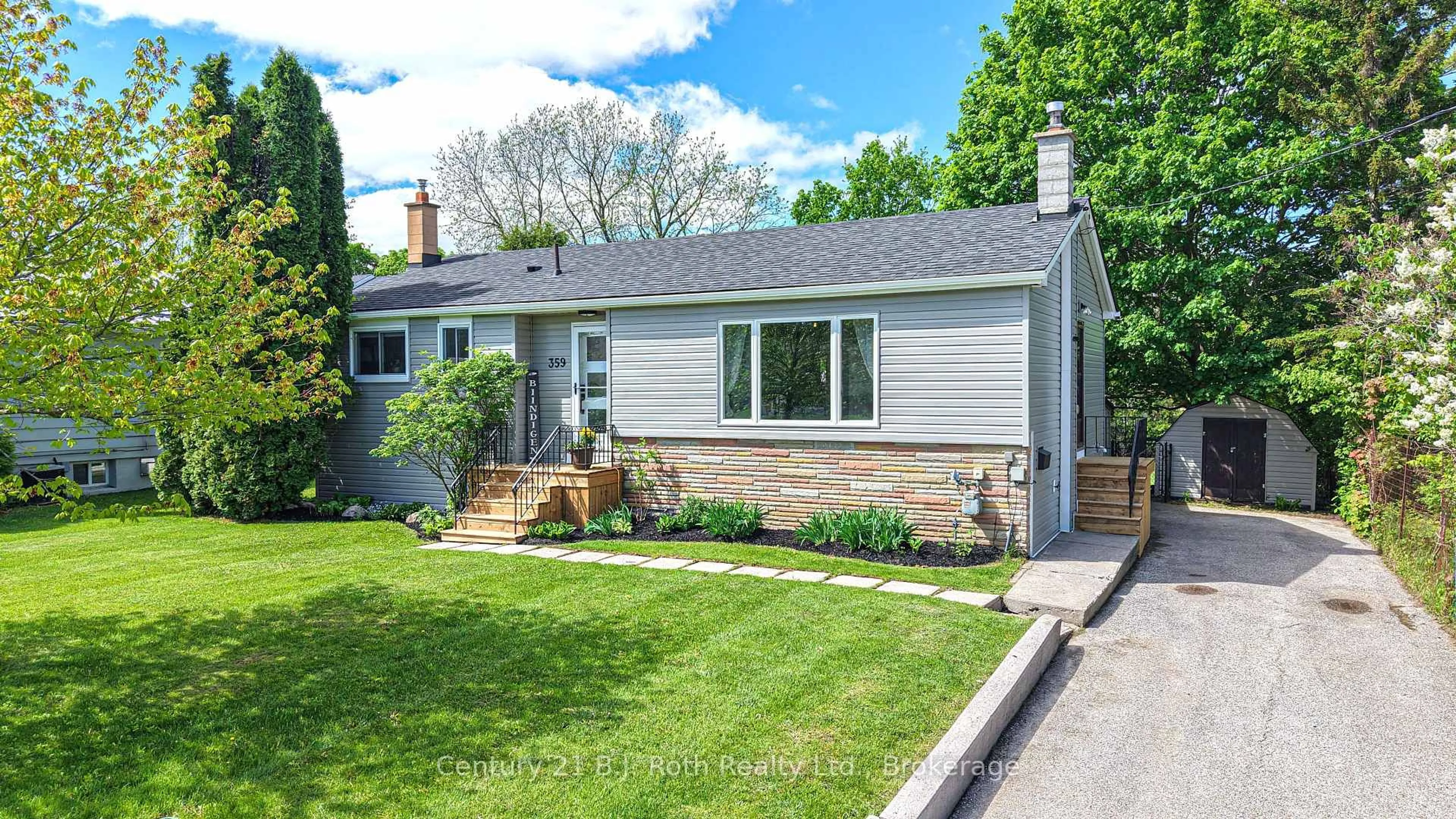 Home with vinyl exterior material, street for 359 Millard St, Orillia Ontario L3V 4H5