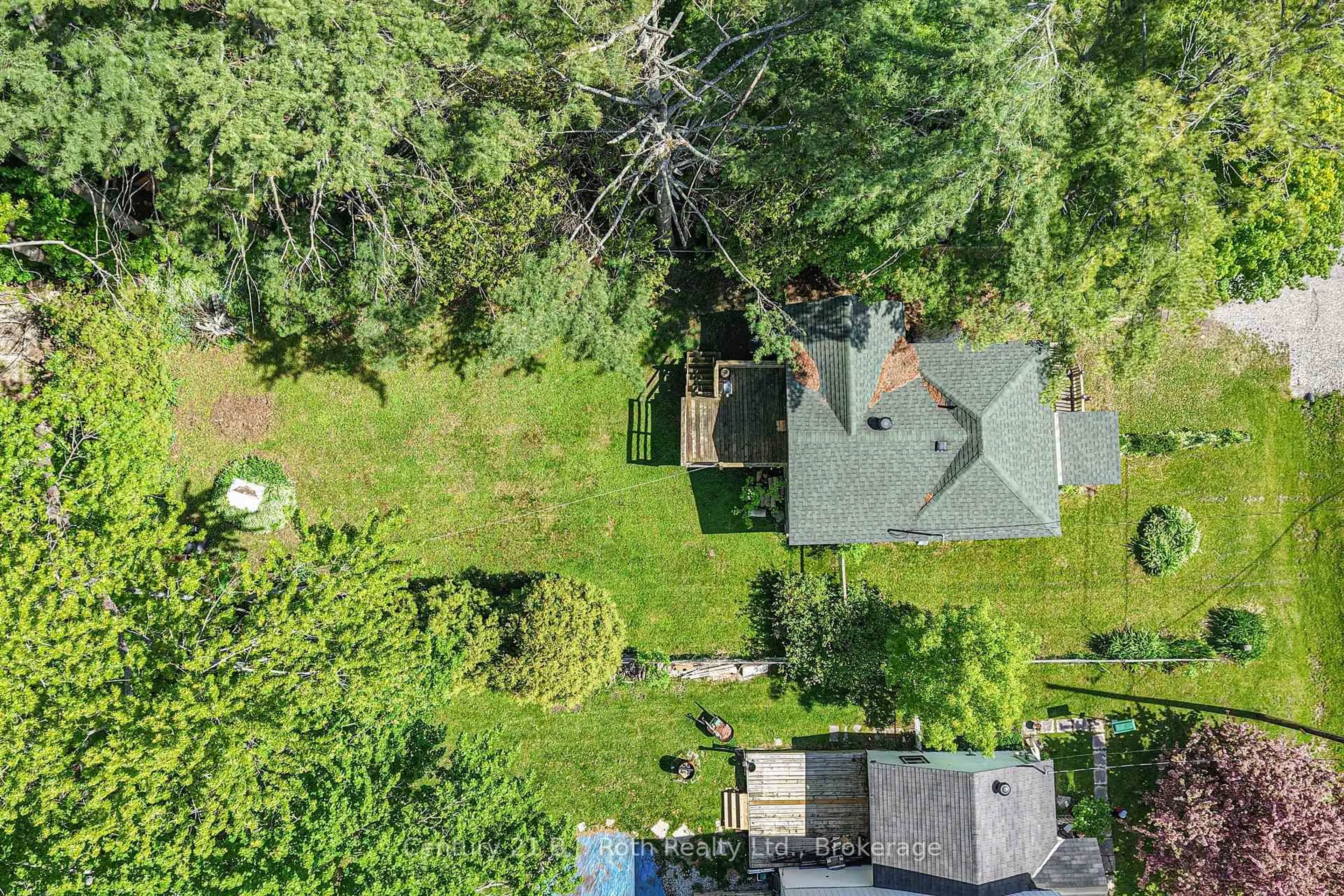 A pic from outside/outdoor area/front of a property/back of a property/a pic from drone, forest/trees view for 3427 Coronation Ave, Severn Ontario L0K 1G0