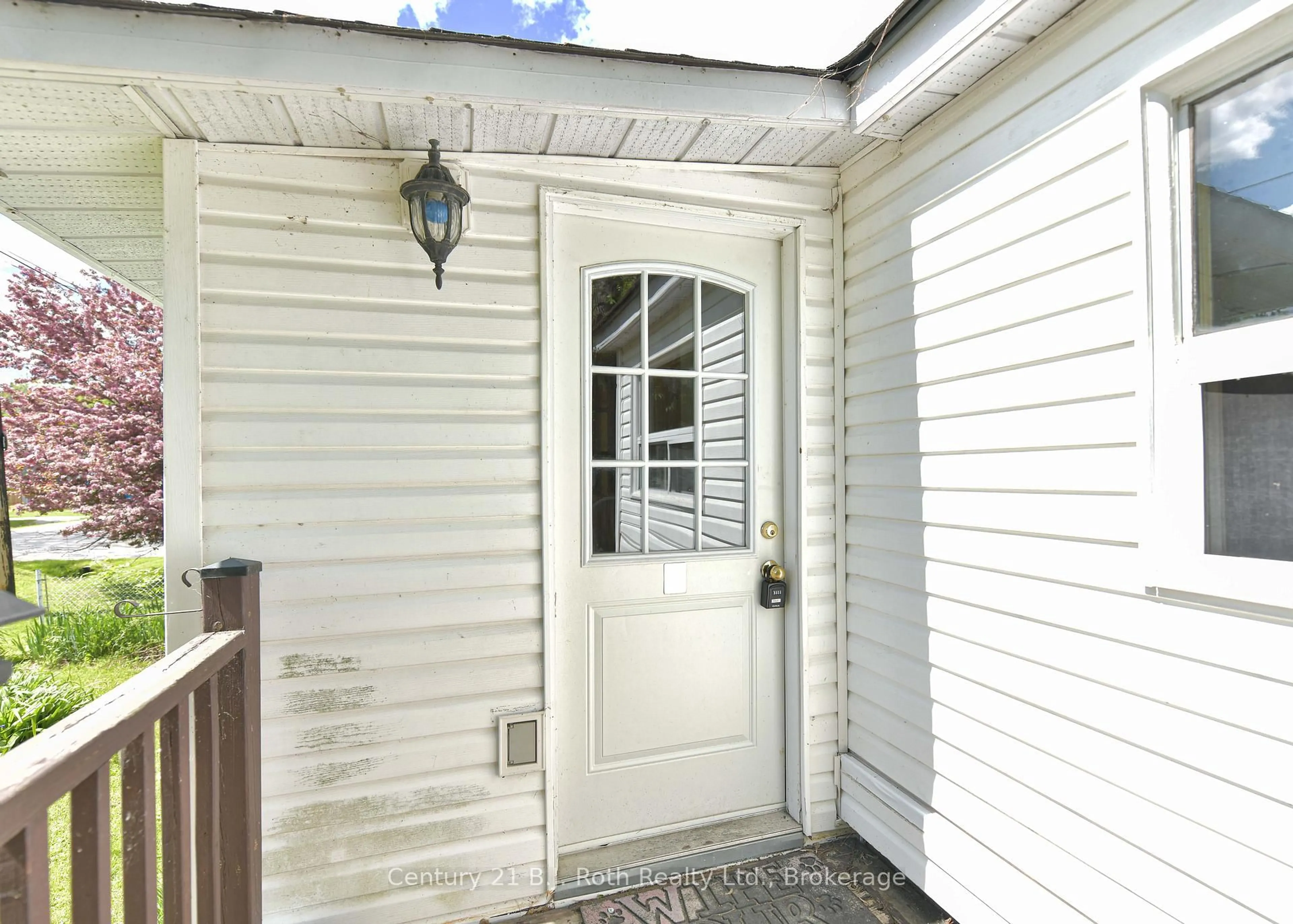 Indoor entryway for 3427 Coronation Ave, Severn Ontario L0K 1G0